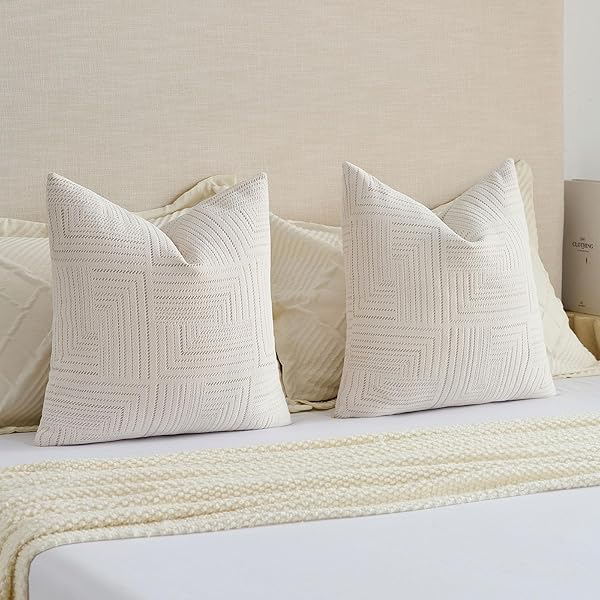 FUTEI CREAM DECORATIVE THROW PILLOW COVERS 22X22 INCH SET OF 2,SOFT COZY CHENILLE GEOMETRIC TEXTURED CUSHION CASE,HOME DECOR FOR COUCH BED LIVING ROOM