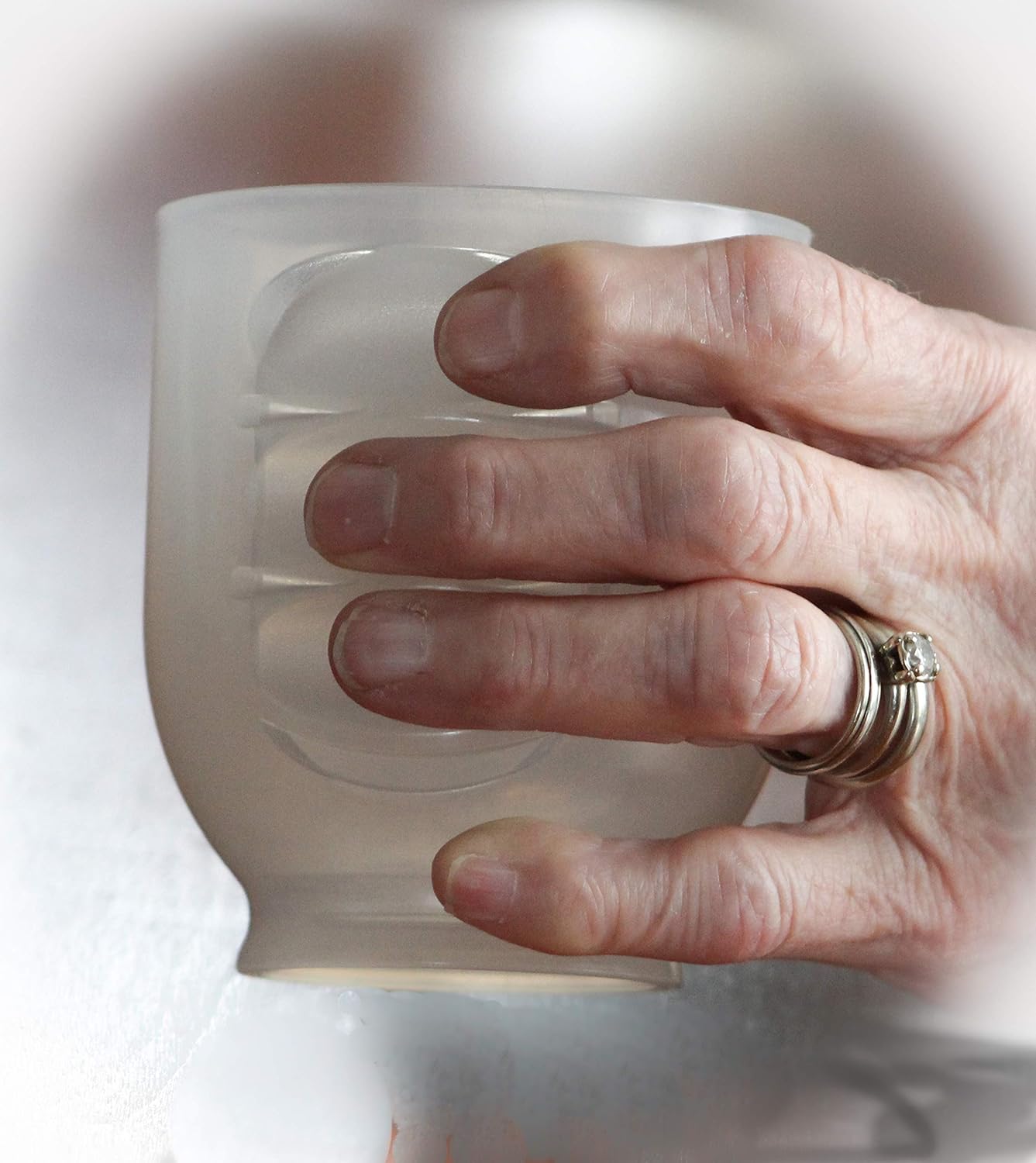 Marusya Inc's No-Slip Easy Grip Cup. 12oz. Set of 4.: Kitchen & Dining