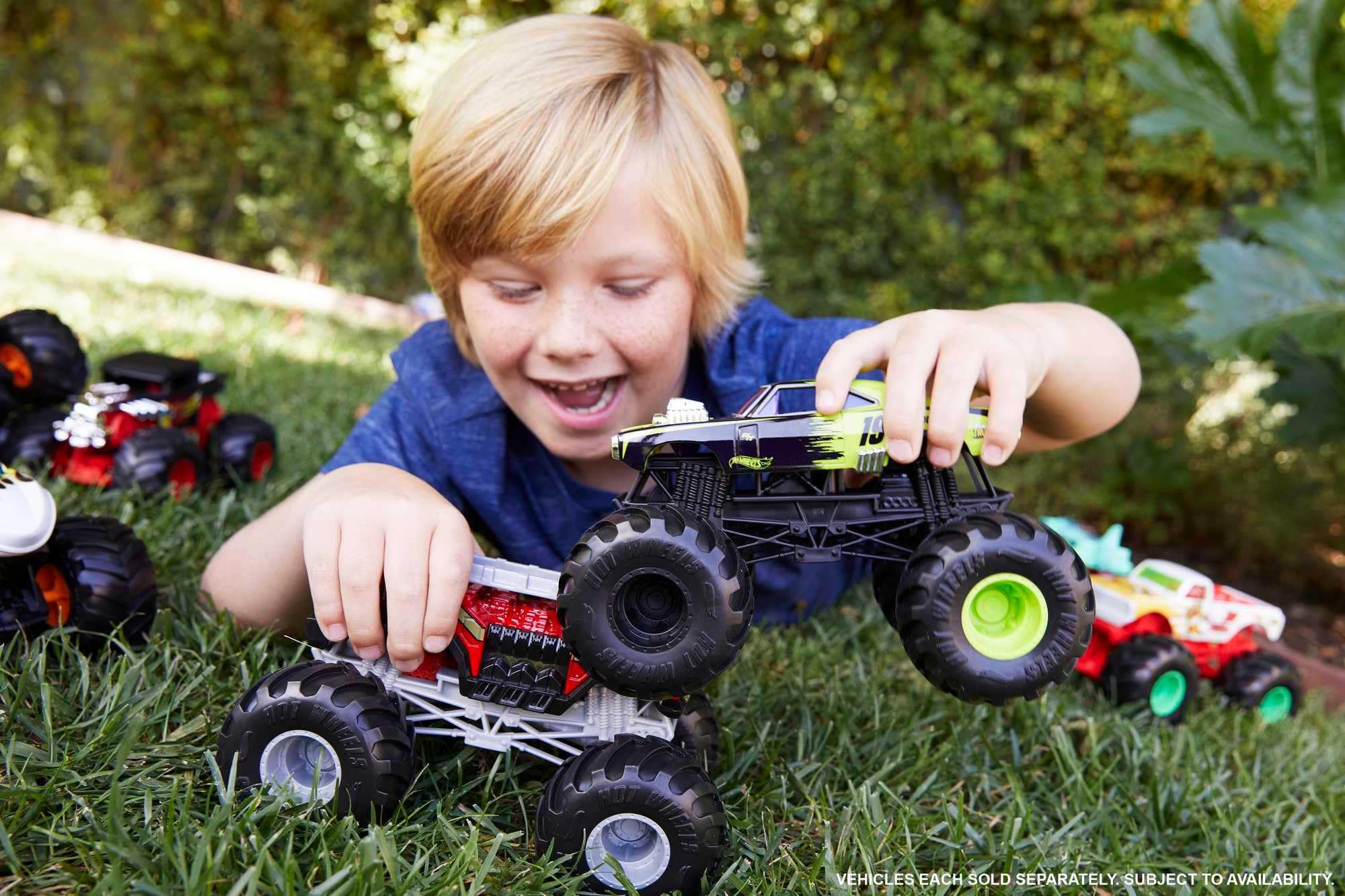 Hot Wheels Monster Trucks Toy Truck, Oversized 1:24 Scale Die-Cast Race Ace for Kids & Collectors