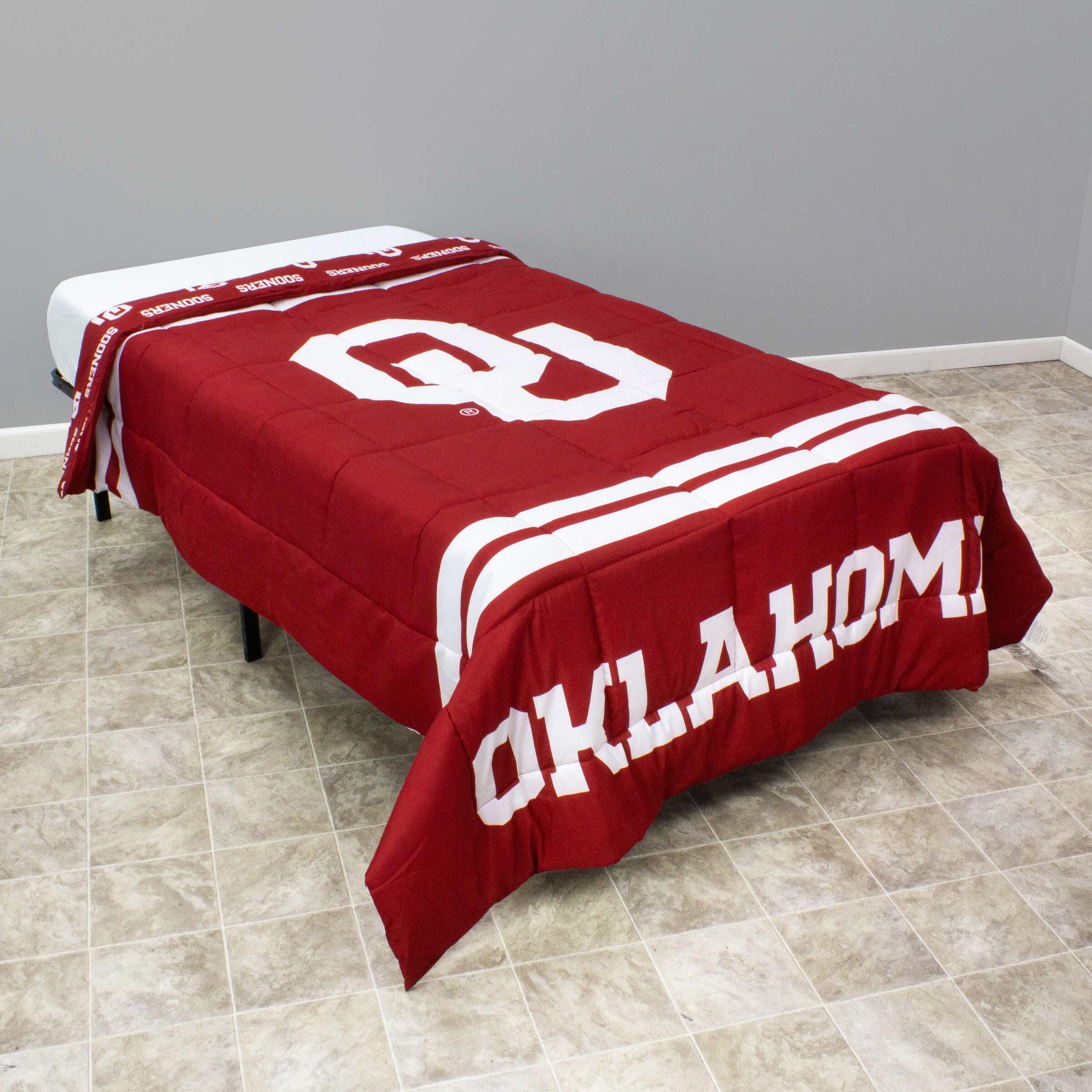 College Covers Everything Comfy Oklahoma Sooners Reversible Big Logo Soft and Colorful Comforter, Twin Image