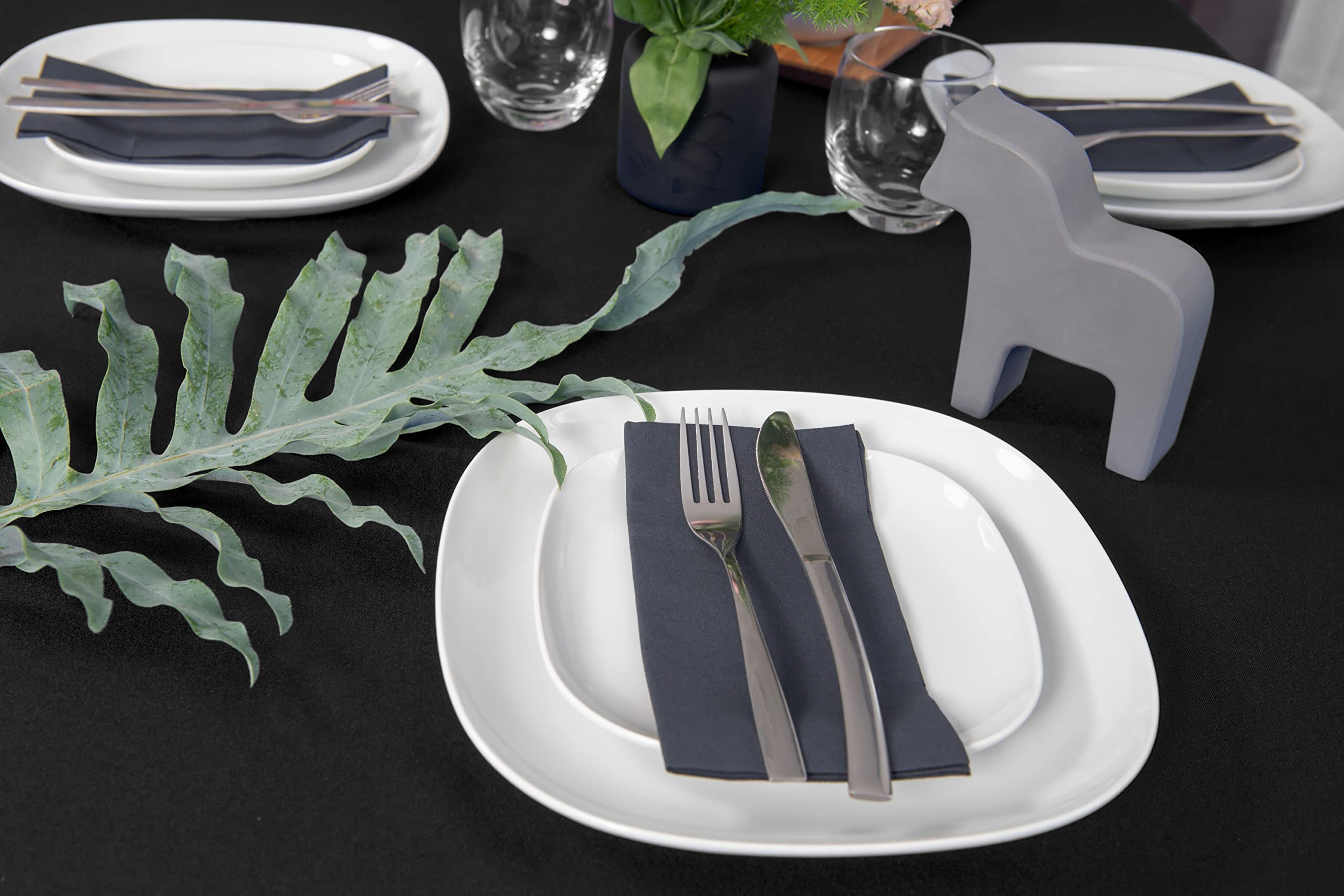 NIBLO Tablecloth, Table Runner, Table Linen, Table Decoration, Tablecloth (Black, Tablecloth - 140 x 200 cm)