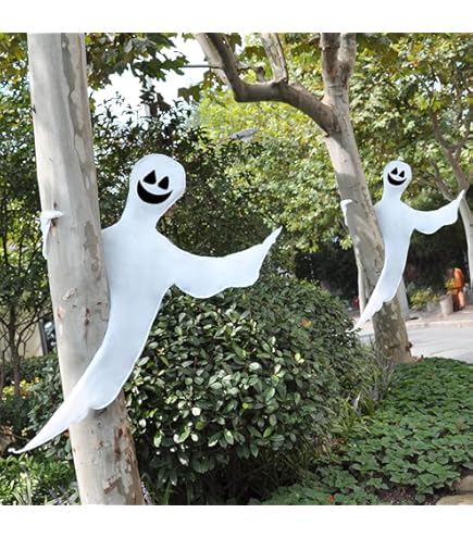 Decoración De Halloween Fantasma Blanco Colgado De Un árbol En Un Fondo De Noche Aterrador