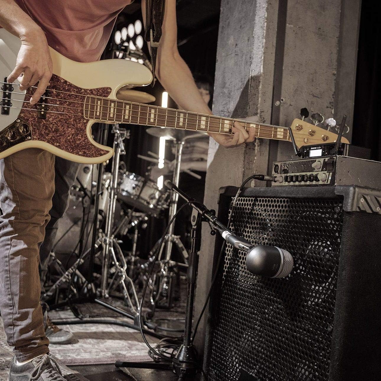 Shure BETA 52A Supercardioid Dynamic Kick Drum Microphone with High Output Neodymium Element: Musical Instruments