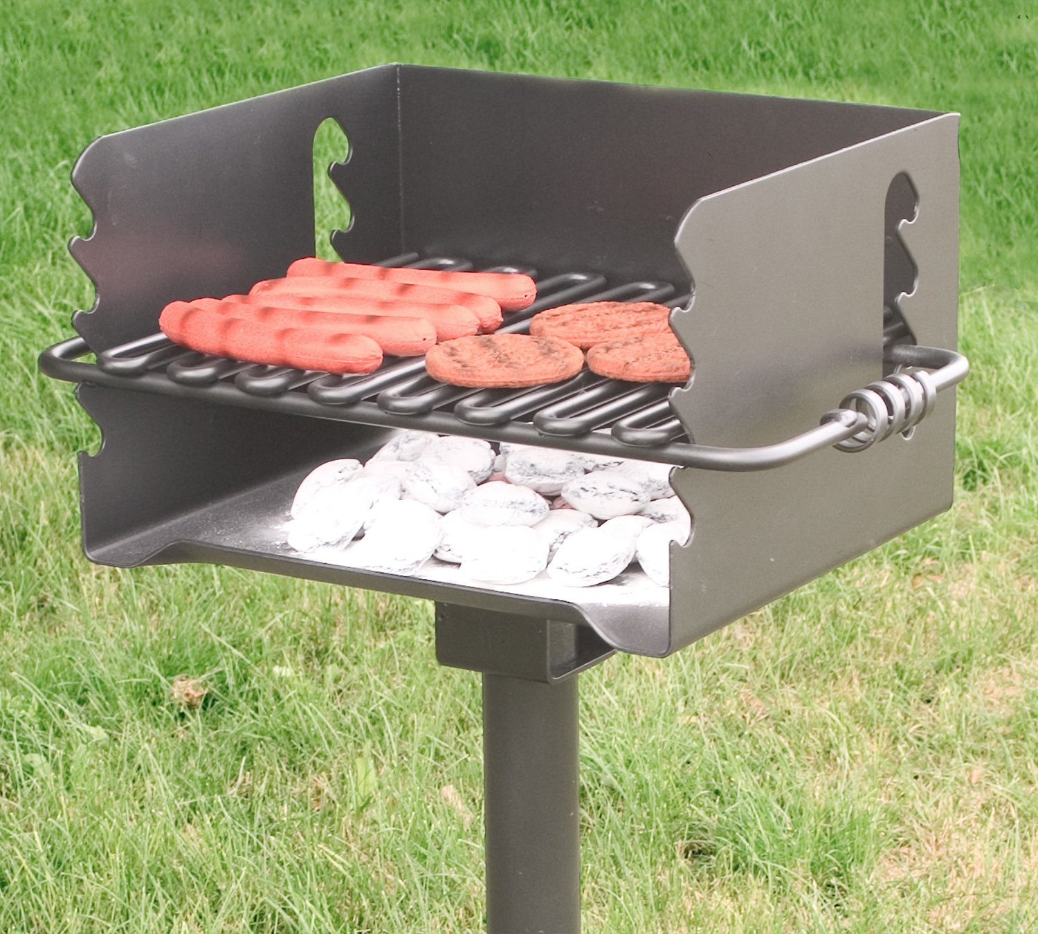 Pilot Rock Steel ParkStyle Backyard Charcoal Grill 16 1/4in.L x 14 1
