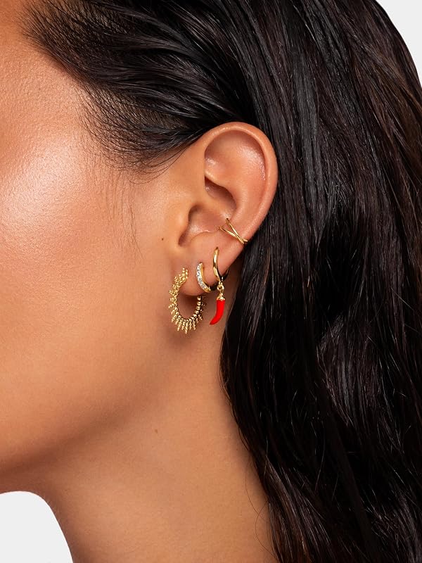 Singularu - brincos pebbles sun - brincos em latão com acabamento banhado a ouro 18 kt. - brincos de argola com fecho traseiro de parafuso - joias femininas