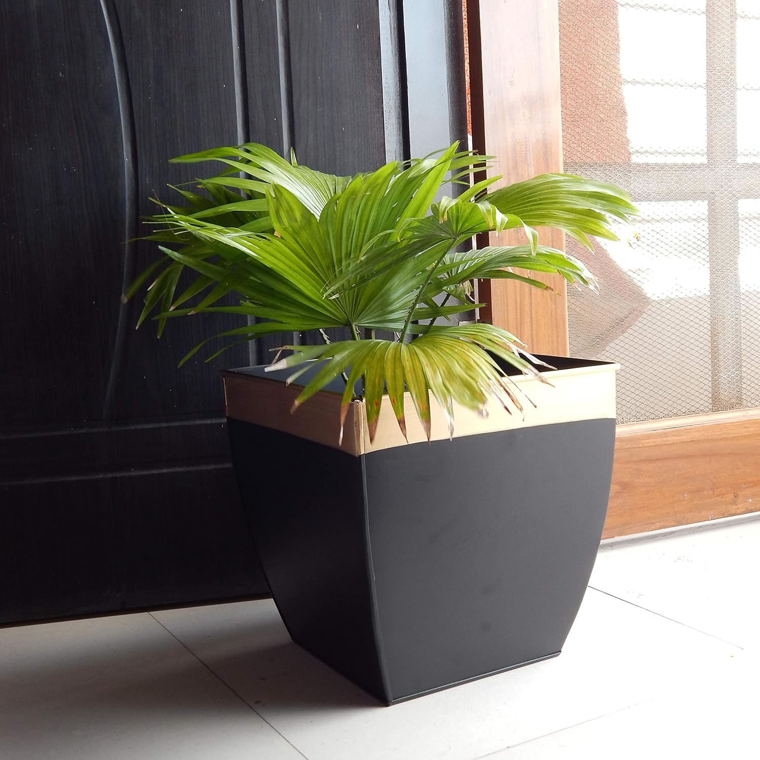 Ecofynd 12 Inches Midland Metal Planter Indoor Outdoor Balcony Tapered Plant Pot Home Garden Office Flowering Container Cover Black Set Of 2 Amazon In Garden Outdoors