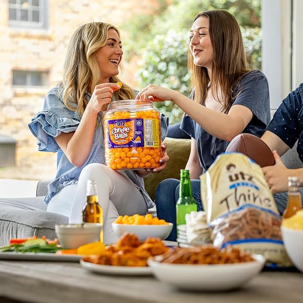 UTZ CHEESE BALLS BARREL, TASTY SNACK BAKED WITH REAL CHEDDAR CHEESE, DELIGHTFULLY POPPABLE PARTY SNACK, GLUTEN, CHOLESTEROL AND TRANS-FAT FREE, KOSHER CERTIFIED, 36.5 OZ