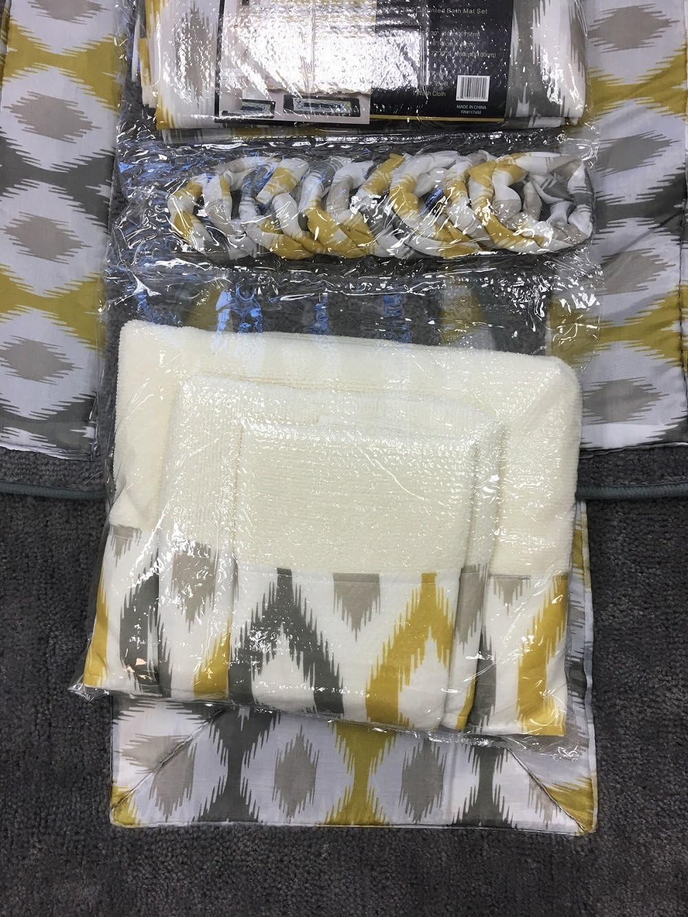 Featured image of post Yellow Shower Curtain And Rug Set