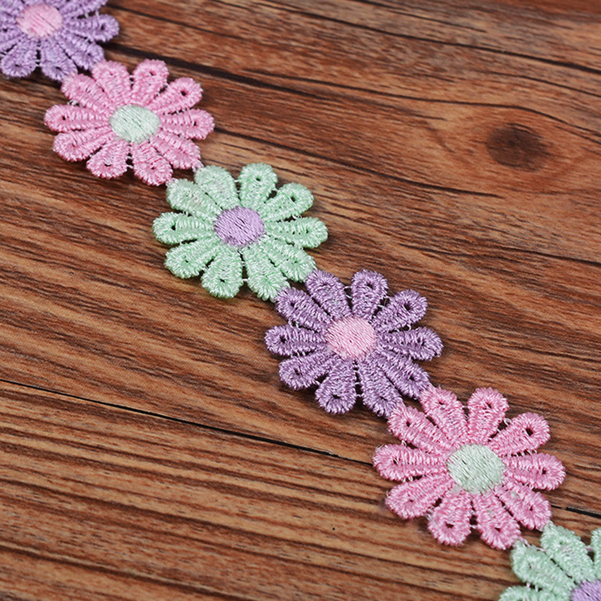 XCSJ 5 x 2.5cm Applique Sewing Edges Flower Embroidery Lace Ribbon Lace Fabric Daisy Polyester Flower Ribbon Appliques for Hair Band, Clothes (Purple, Pink, Green) — image 1