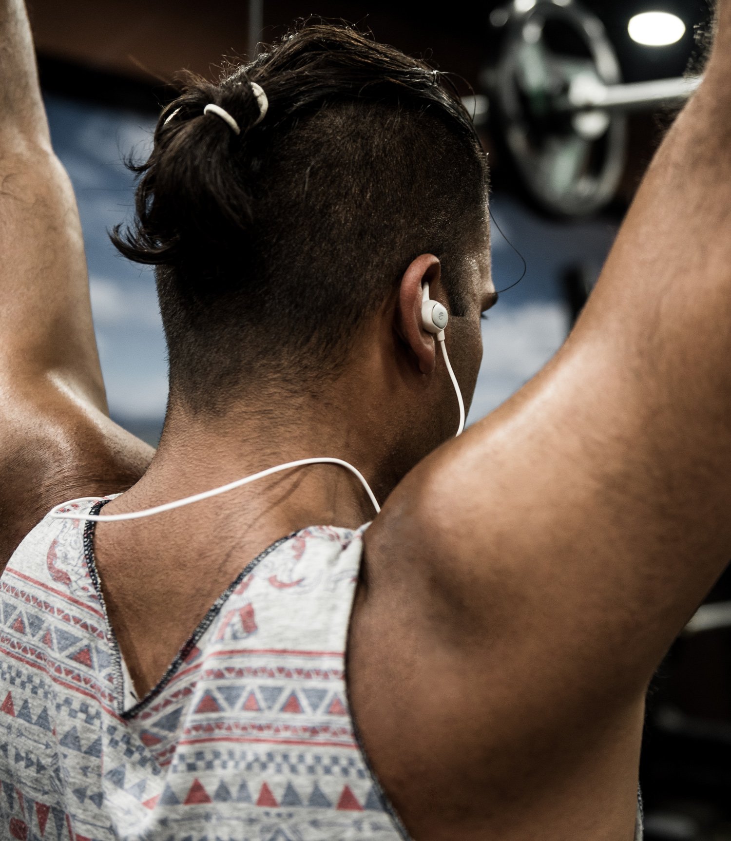 eeco Bluetooth Earphones Wireless Sport with Mic Earbuds Headphones Bluetooth 4.1 Lightweight Sport Hi-Fi Stereo in Ear APTX Stereo Sweatproof for Iphone, Tablets, Laptops, and other Smartphones