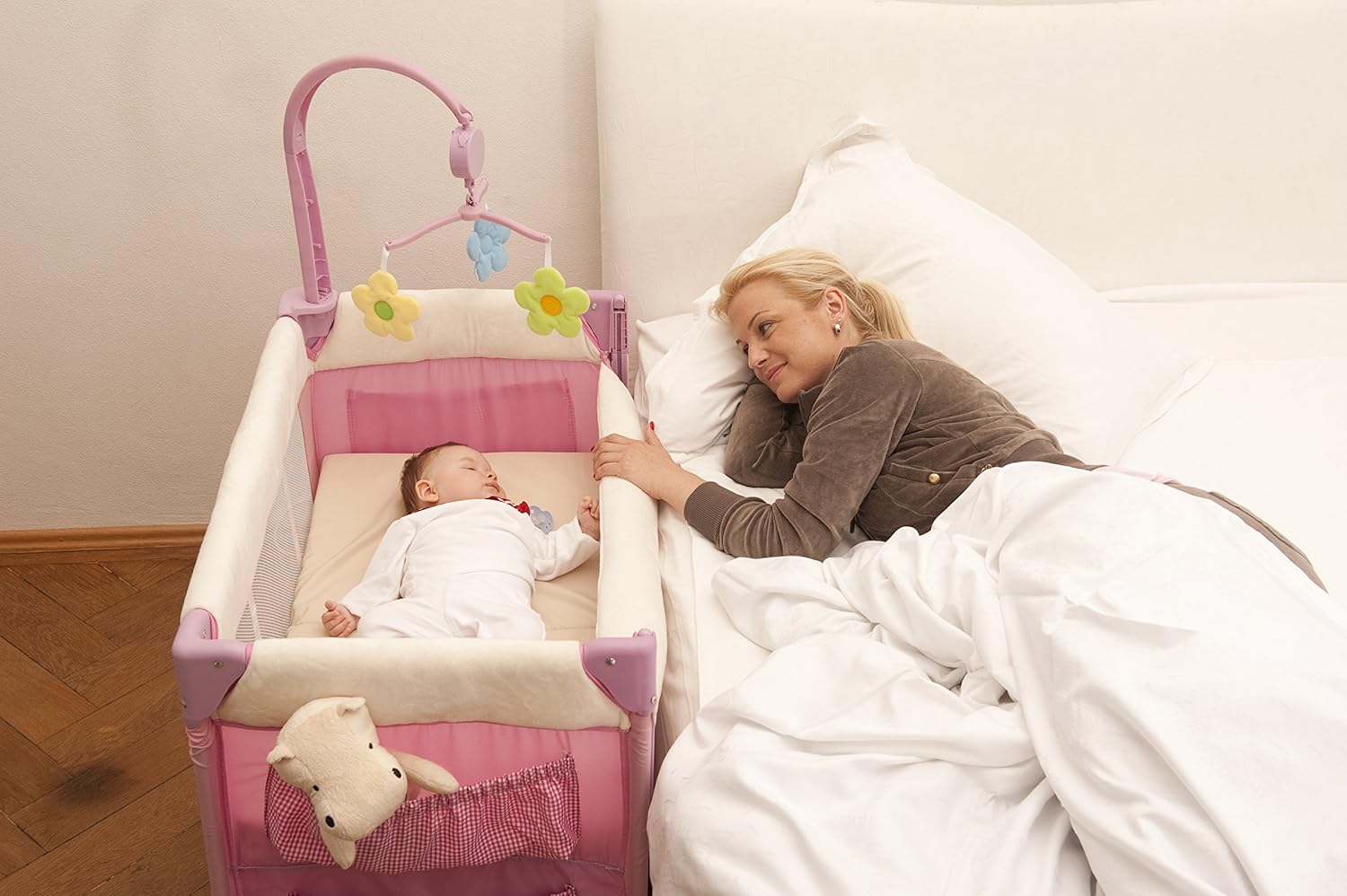 hauck travel cot giraffe