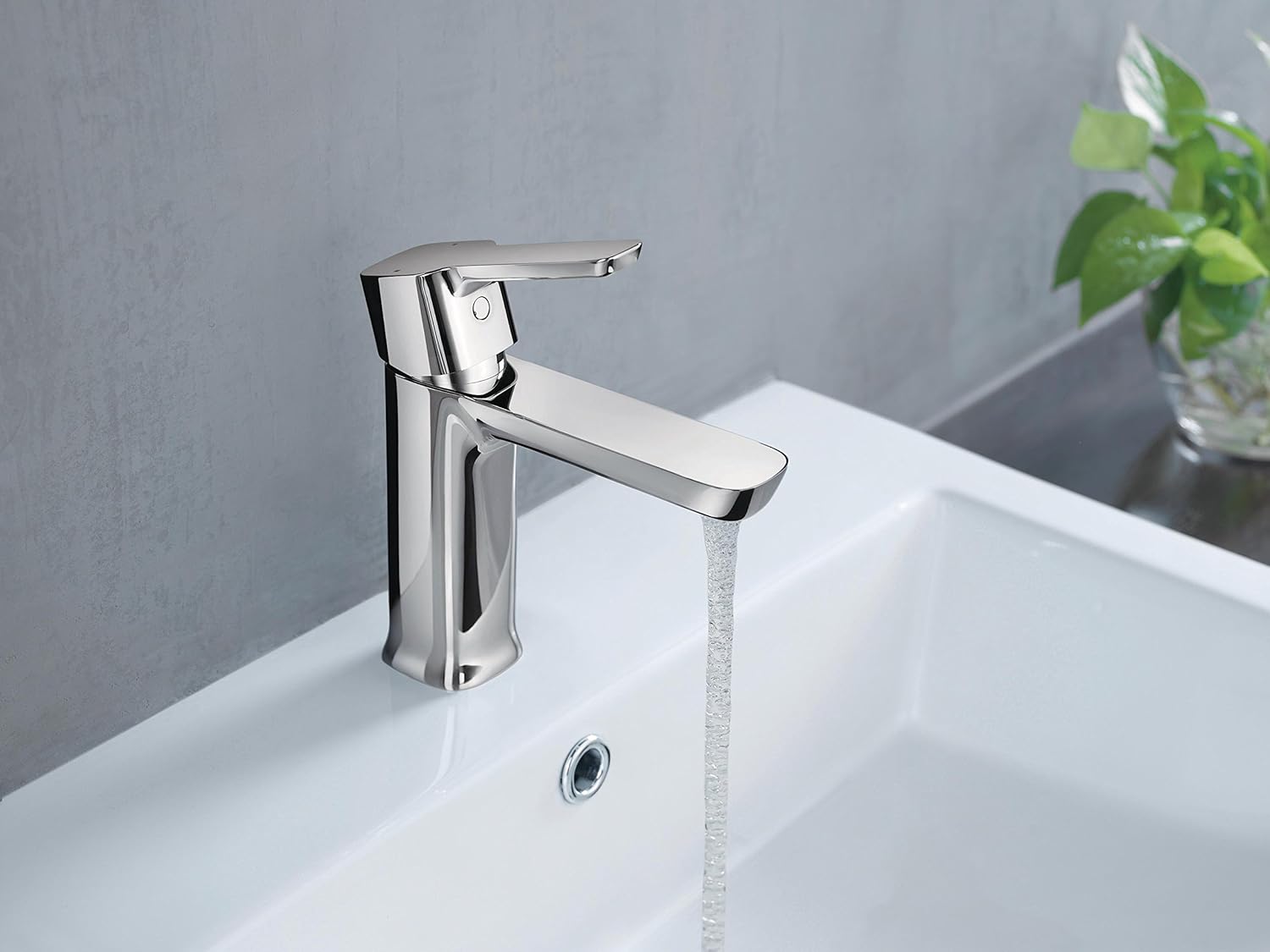 Delta Faucet Modern Single Hole Bathroom Faucet, Single Handle Bathroom Faucet Chrome, Bathroom Sink Faucet, Drain Assembly, Chrome 581LF-PP - - 