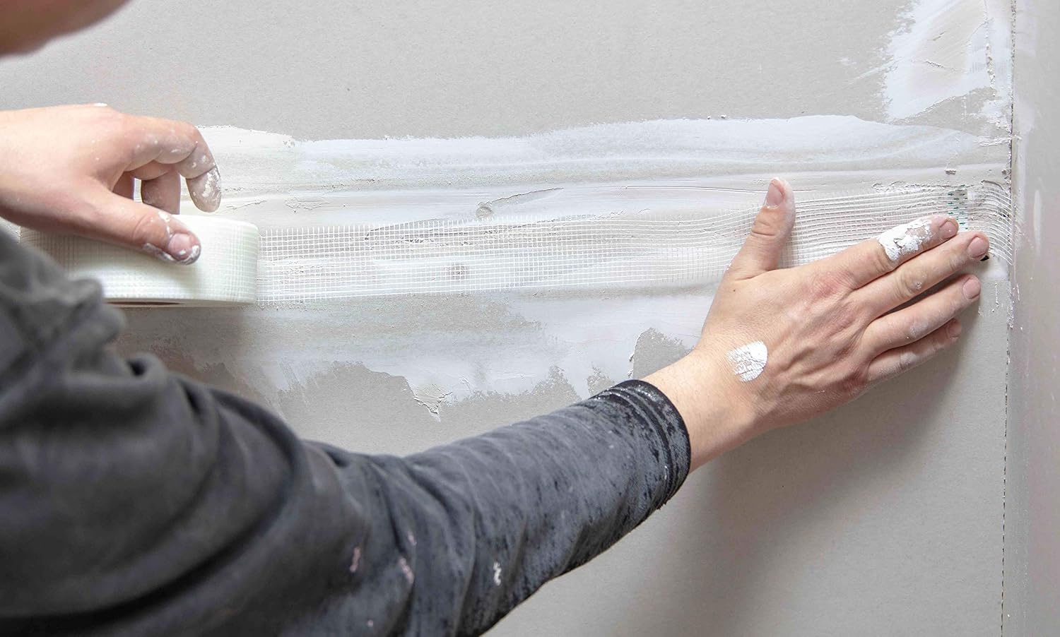 DRAAK Scrim Tape 50mm x 90mtr Long Plasterboard Mesh Joint Scrim Drywall Fibre Glass Self Adhesive, Wall Hole Or Crack Repair (50mm) - Image 3