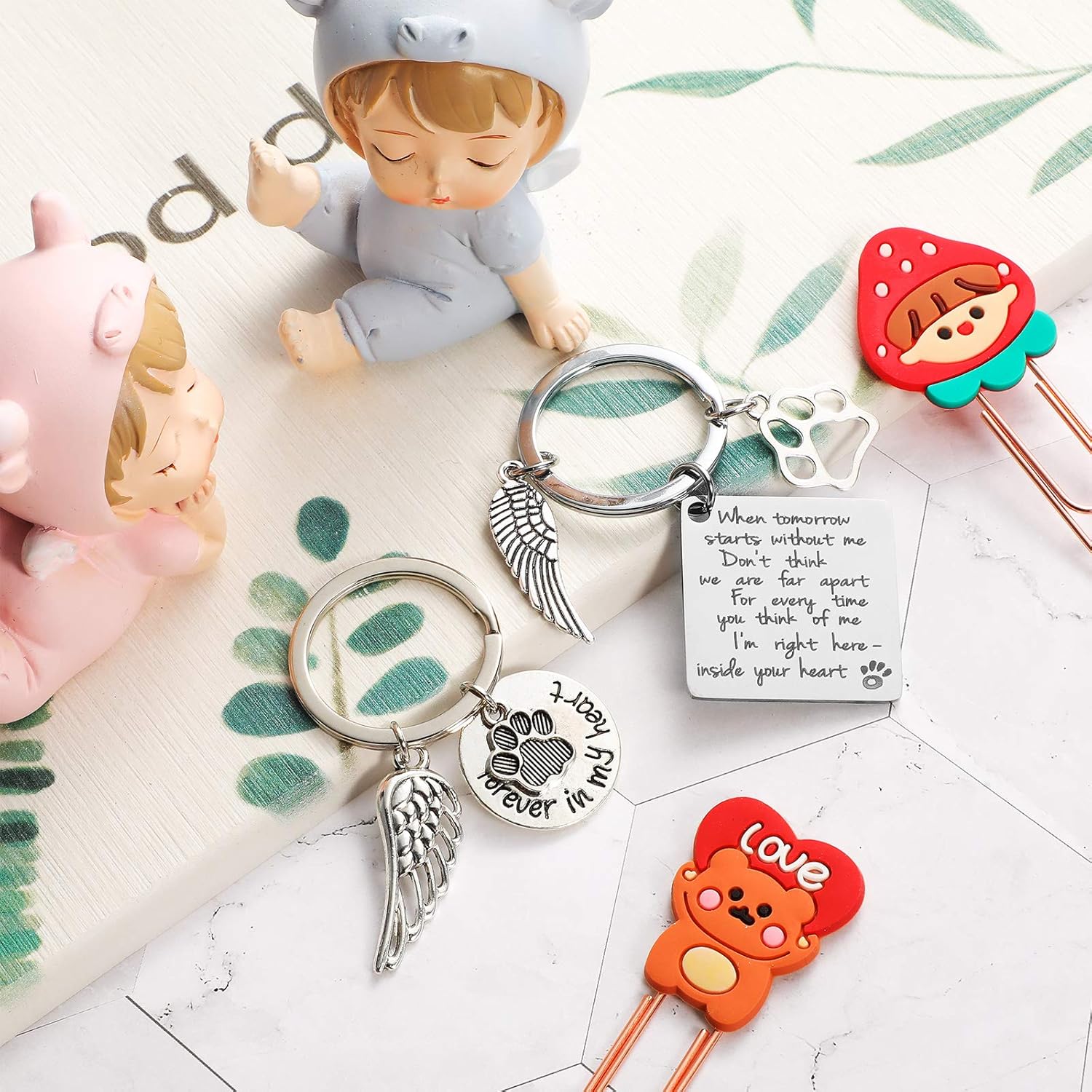 Hicarer 2 Pieces Pet Memorial Keychains Dog Remembrance Keyrings Loss