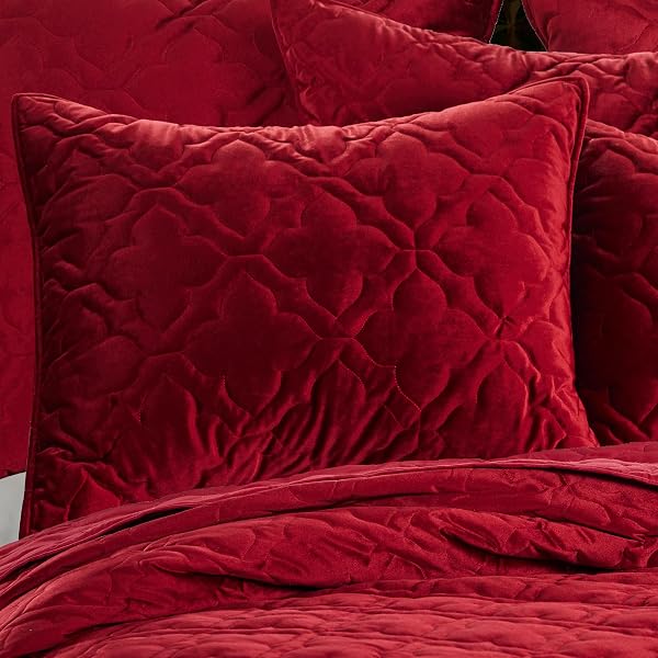 LEVTEX HOME – CASERTA QUILT – KING – ARABESQUE MEDALLION – RED VELVET – QUILT SIZE 106X92IN. – POLYESTER VELVET