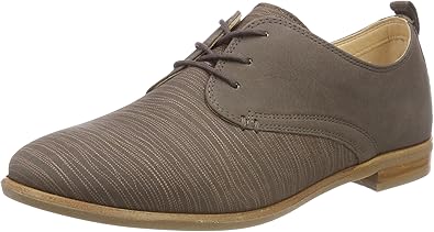 brogues clarks