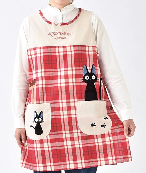 Amazon 丸眞 エプロン ジブリ 魔女の宅急便 ジジ H84 W61 5cm ジジとデッキブラシ T C素材 保育士 保育園 エプロン オンライン通販