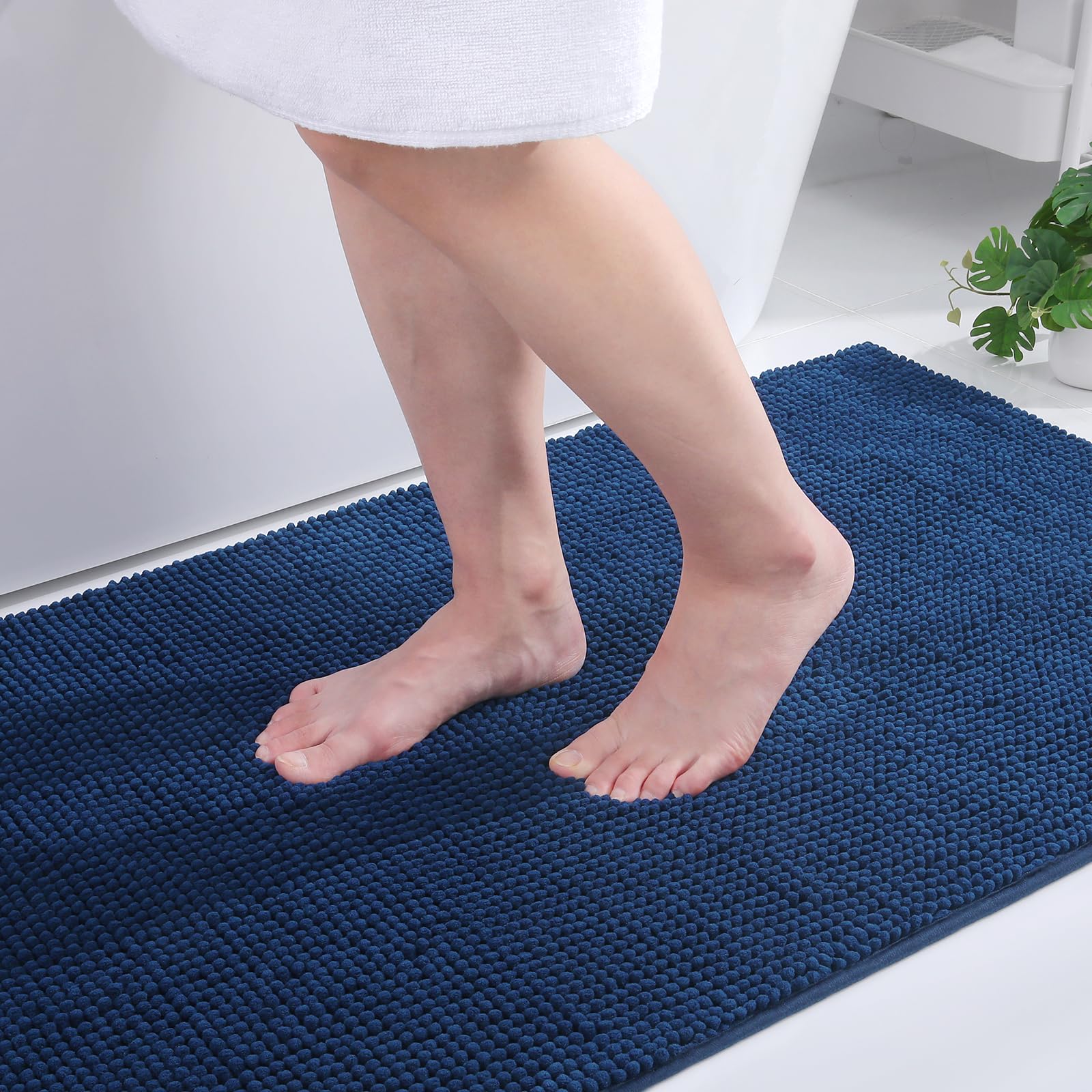 smiry Non Slip Chenille Bath Mat, 40 x 120 cm, Extra Soft Bathroom Mat, Super Absorbent Fluffy Bath Mats for Bathroom Floor, Machine-Washable Dry Bath Rug Foot Mat, Navy Blue