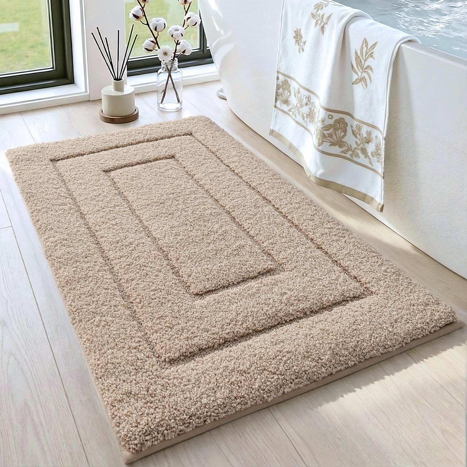 DEXI Bath Mat 50 x 80 cm, Extra Soft Absorbent Microfiber, Non-Slip Bathroom Mats, Machine Washable Rugs for Shower Floor, Beige