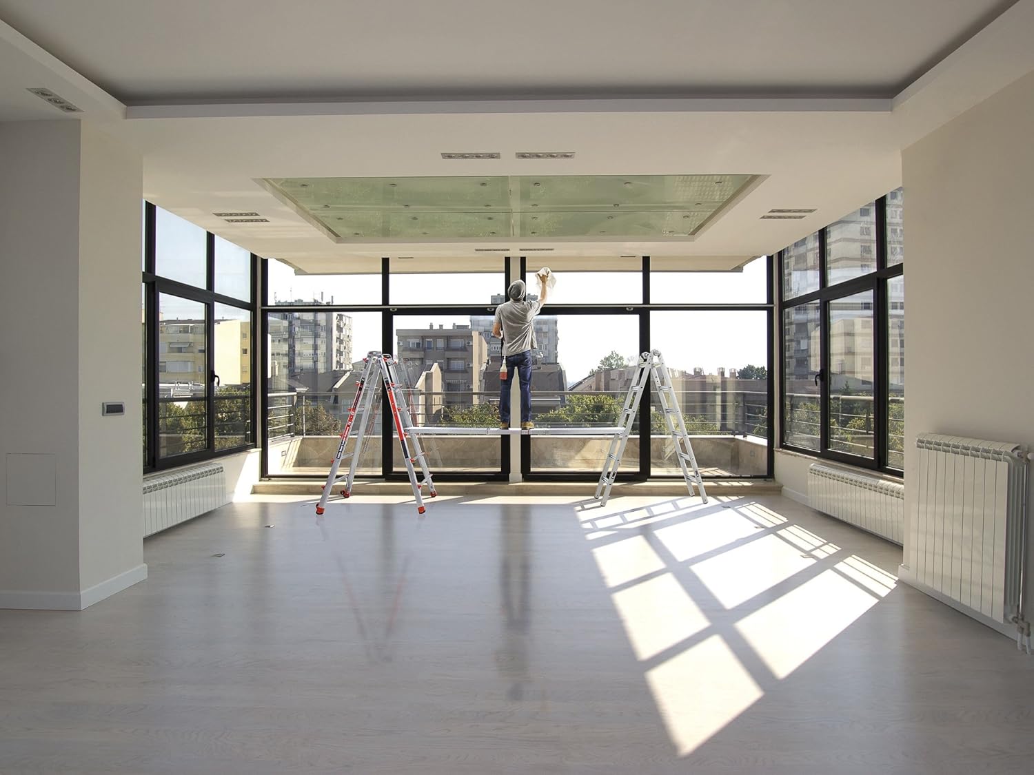 Скай ривер панорамные окна. Красивое окно в интерьере. Подоконник диван. Window area. Современные окна.