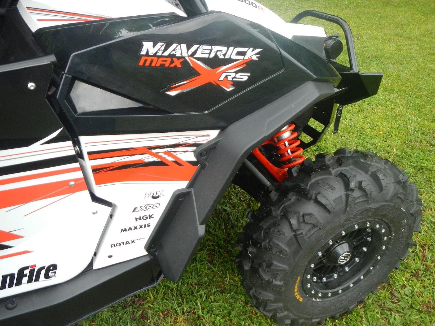 Amazon.com: CAN AM Maverick & MAX OEM BRP Extended fender flares mud guards  with Hardware kit #715001323: Automotive