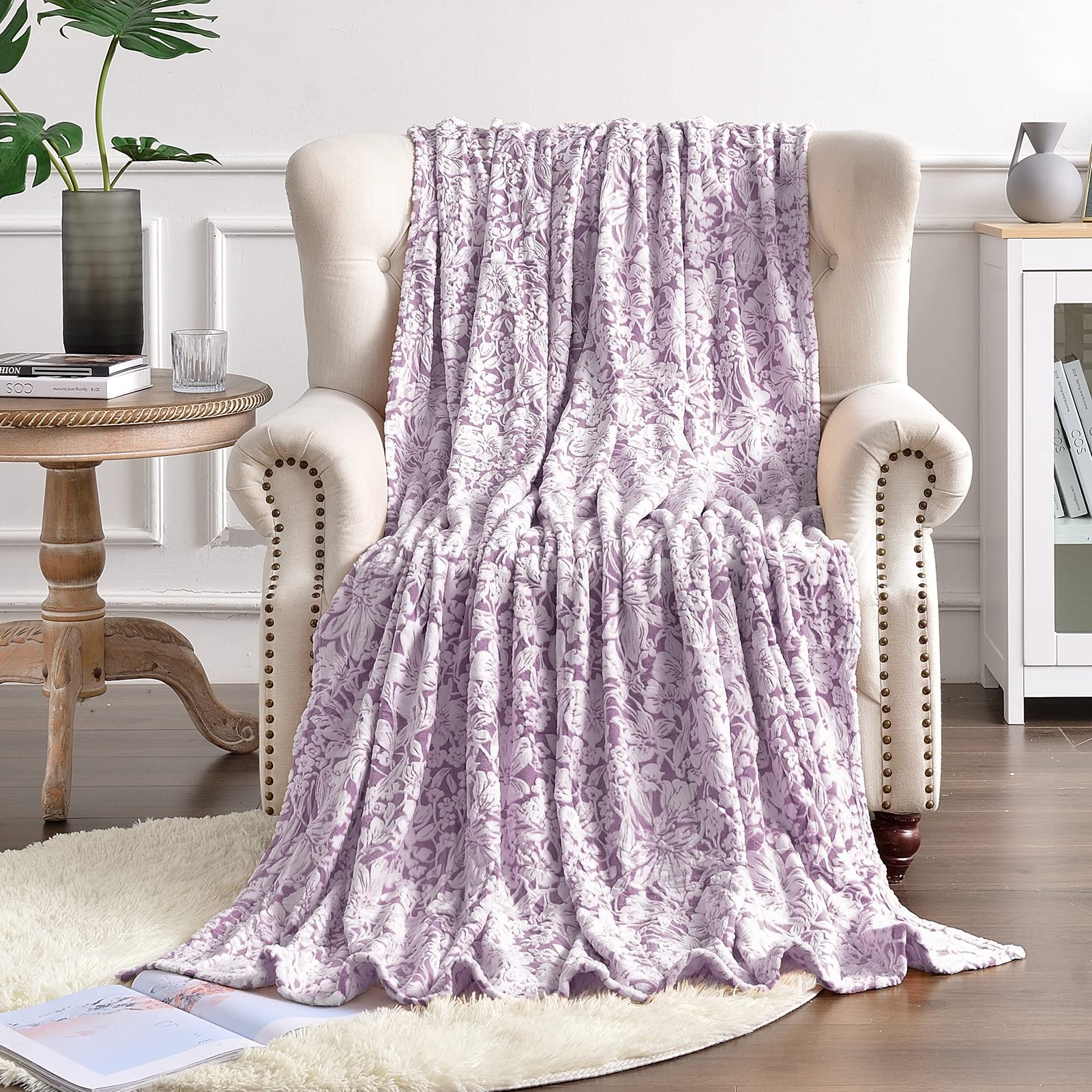 FY FIBER HOUSE Flannel Fleece Throw Blanket Super Soft Lightweight Microfiber with Flower Print for Couch, 150X200cm, Lavender