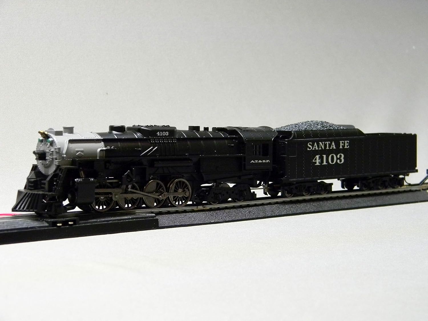lionel santa fe engine