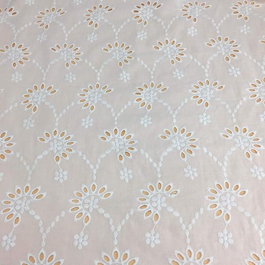 Amazon Co Jp 生地 布 綿100 白いガーゼ生地 刺繍透かしレース おしゃれ ハンドメイド 材料 衣装 ドレス ワンピース カーテン Diy 手芸 手作り 縫製用 幅130cm 長さ4m Hobby