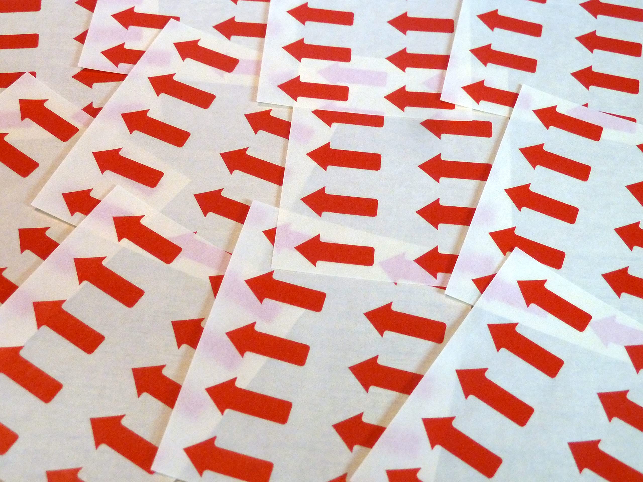 100 Labels, 20x10mm Arrow Shape, Red, Removable/Low Tack Colour Code Stickers, Self-Adhesive Sticky Coloured Labels