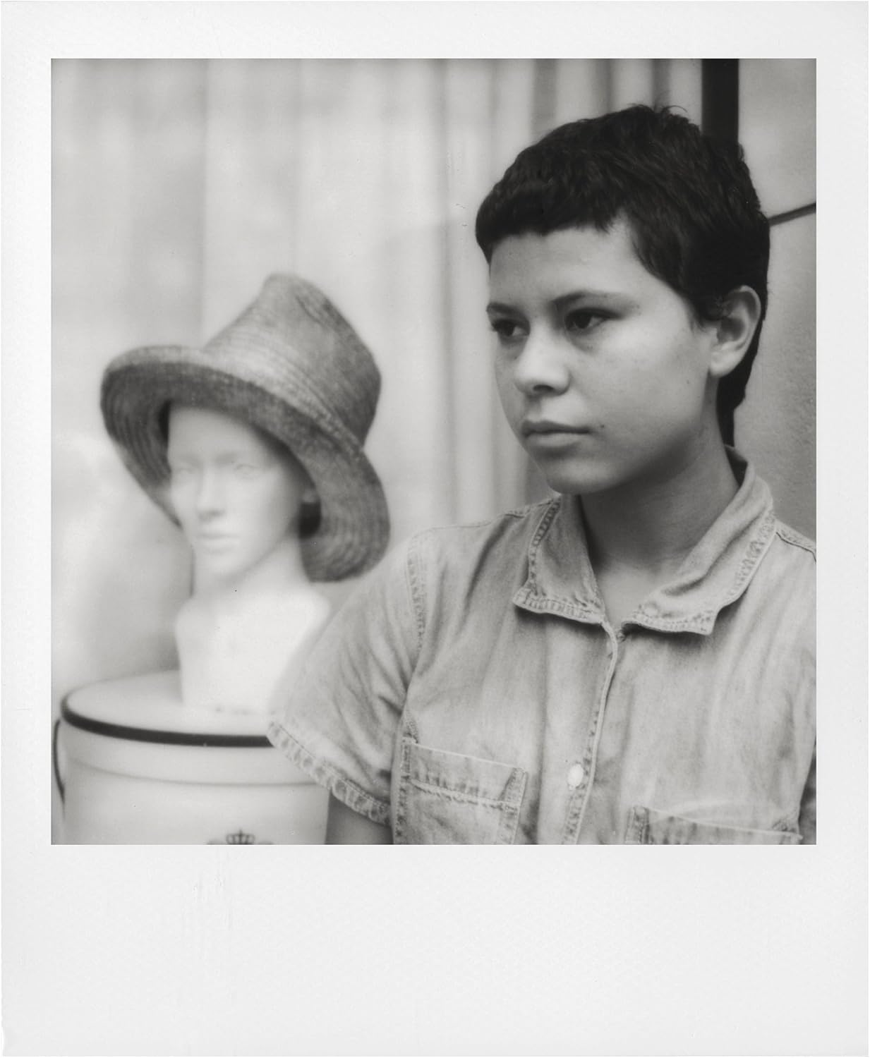 Polaroid Originals 4843 i-Type Film Set - White, Set of 2 - 1 B&W / 1 Color - White Frame - Image 5