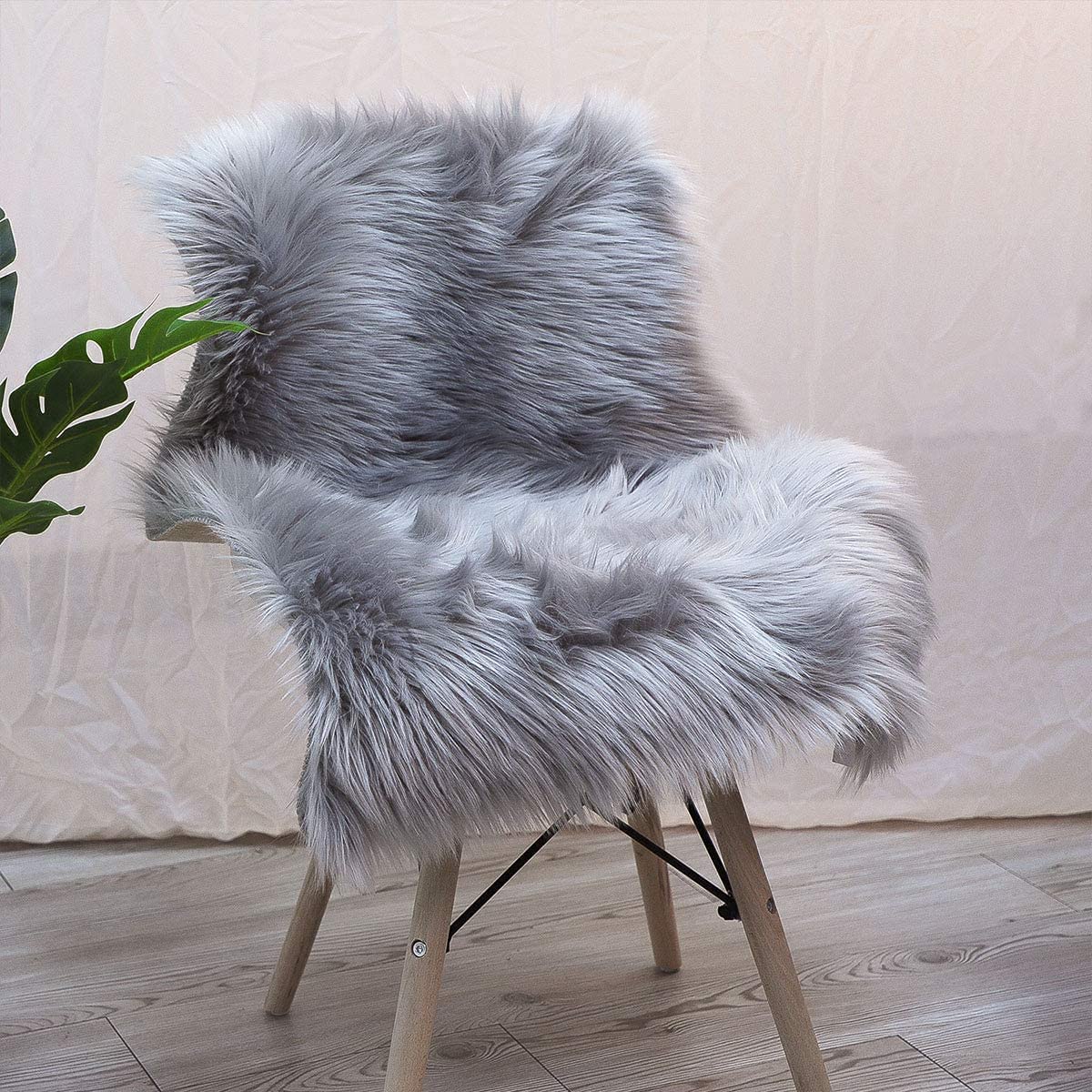 YIHAIC Faux Fur Sheepskin Style Rug,Faux Fleece Fluffy Area Rugs Seat Pad Anti-Skid Yoga Carpet for Living Room Bedroom Sofa Floor(Grey,75 x 120cm)
