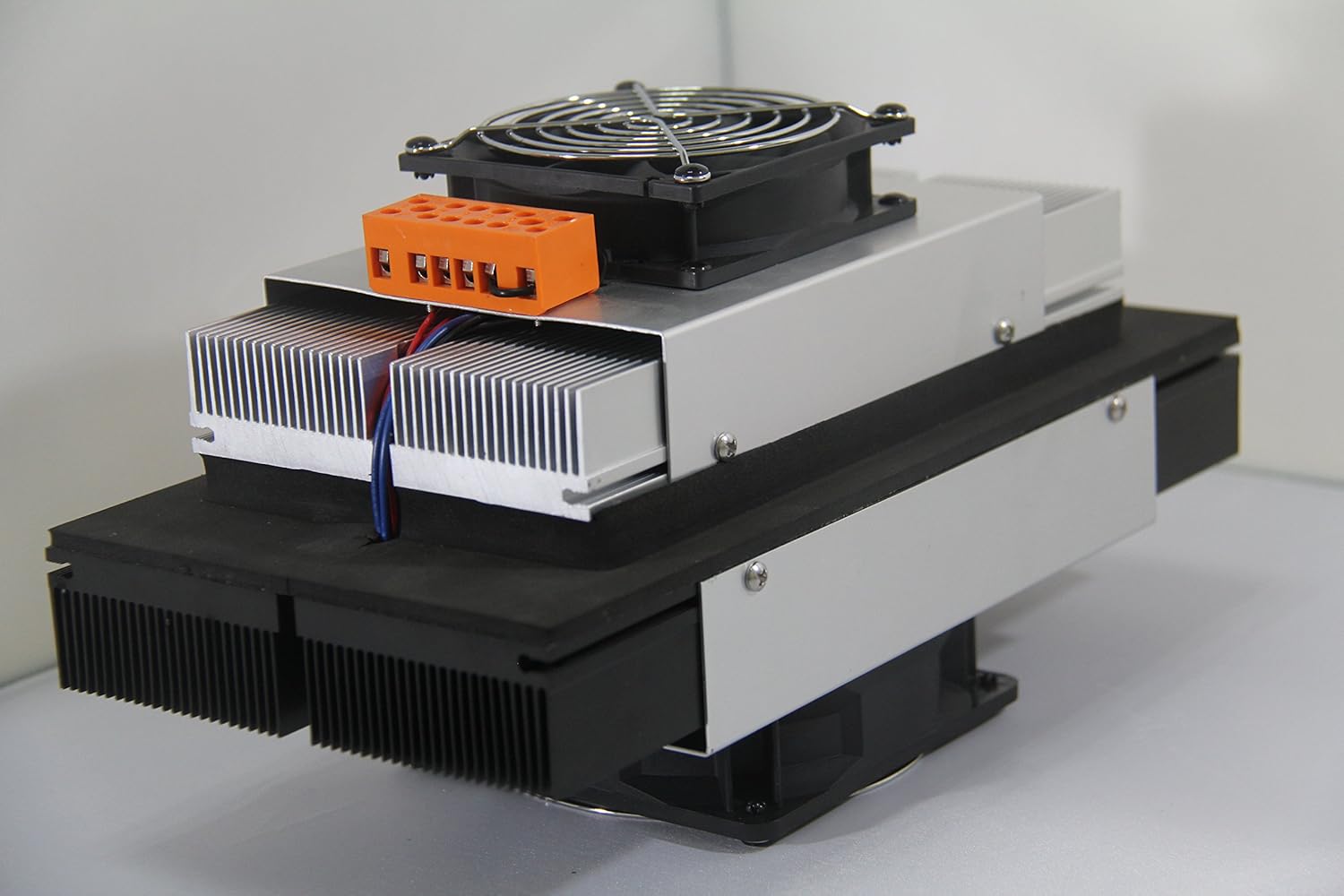 thermoelectric room cooler