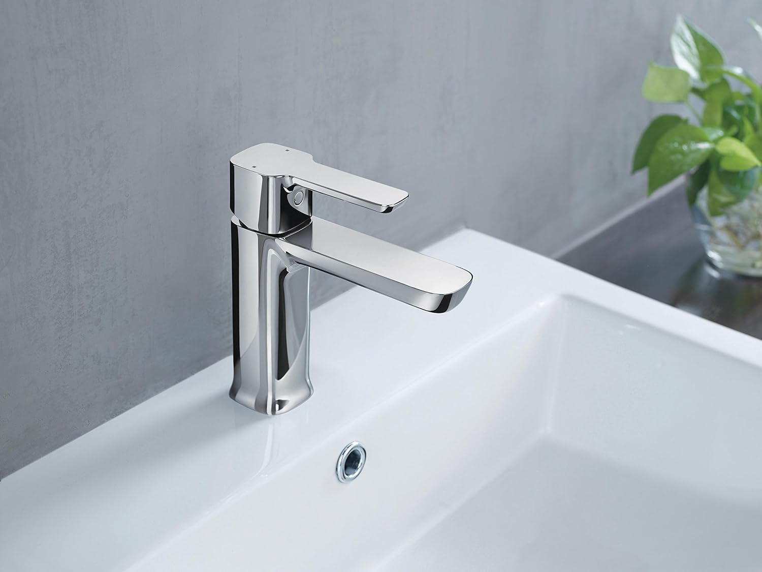 Delta Faucet Modern Single Hole Bathroom Faucet, Single Handle Bathroom Faucet Chrome, Bathroom Sink Faucet, Drain Assembly, Chrome 581LF-PP - - 