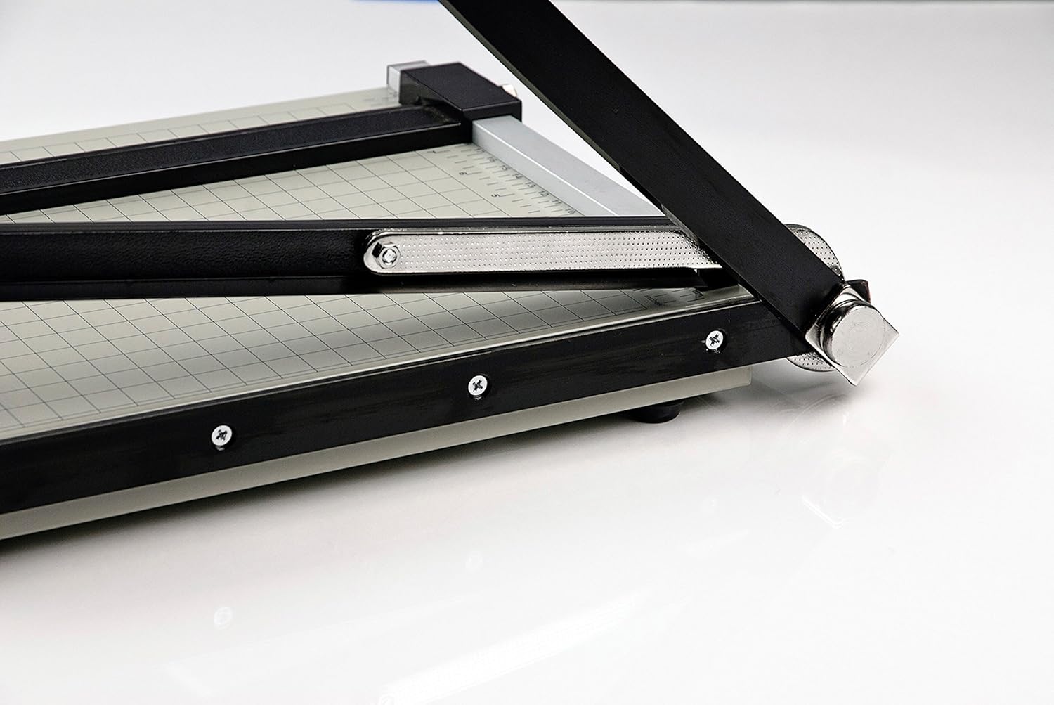 Dahle 12e Vantage Paper Trimmer, 12" Cut Length, 15 Sheet, Automatic Clamp, Adjustable Guide, Metal Base with 1/2" Gridlines, Guillotine Paper Cutter, Black, Gray: Industrial & Scientific
