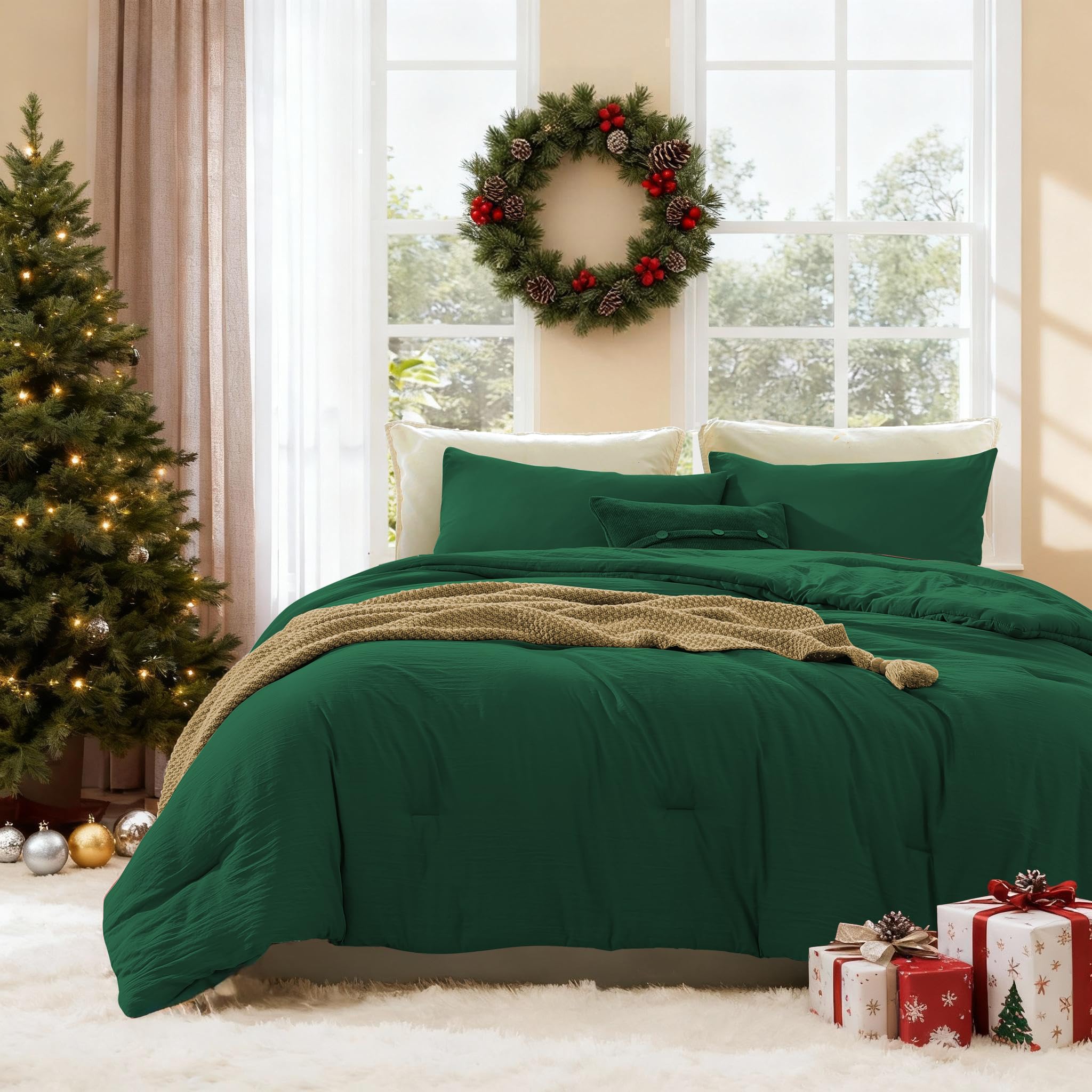 WRENSONGE Queen Comforter Set - 3 Pieces Prewashed Emerald Green Comforter Soft Lightweight for All Seasons,Down Alternative Comforters Queen Size with 2 Pillow Shams Image