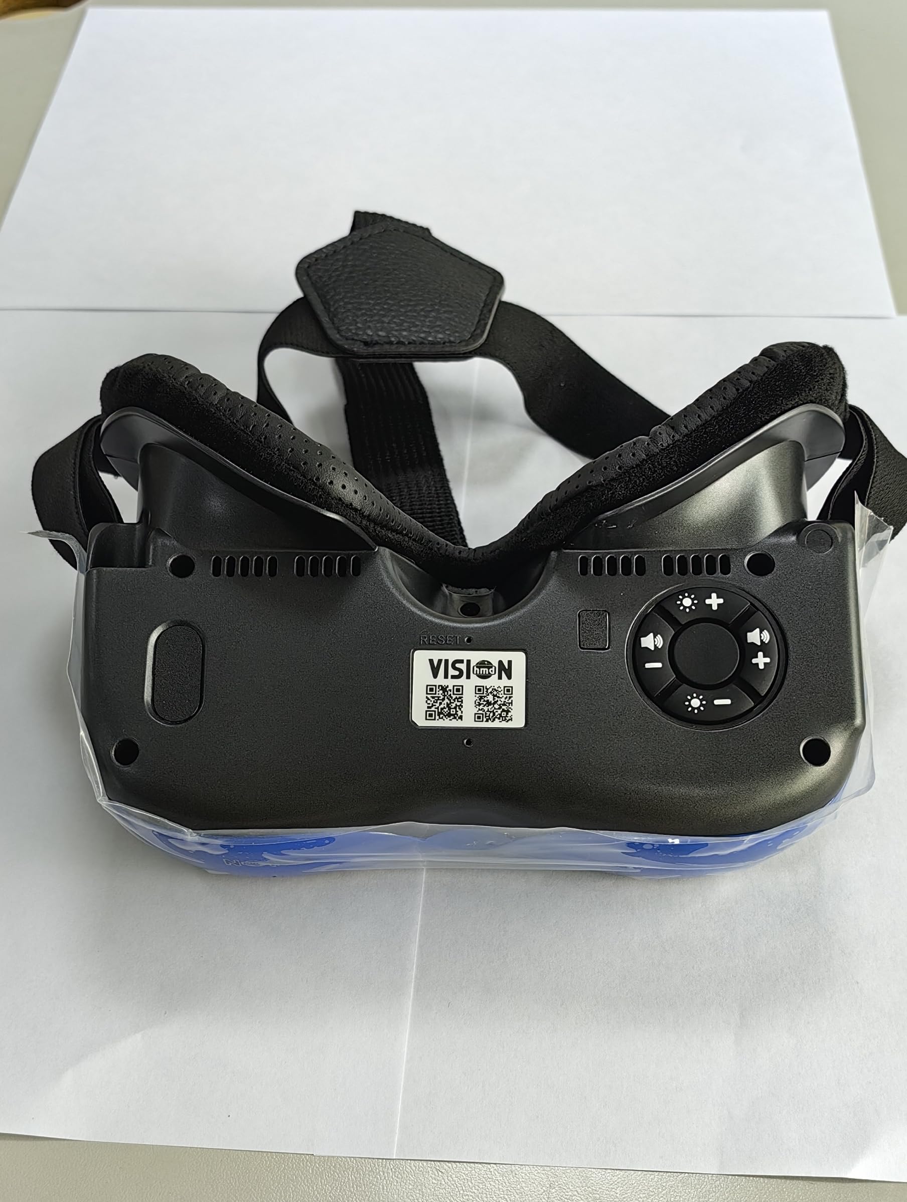 Simple Video Display Glasses.Type-C Input, Easy Connect to i-Phone 15/16,Plug &Play, no Need APP, Lightweight Display Headset, Monitor,Head-Mounted Display (Bigeyes H5 USB-C)