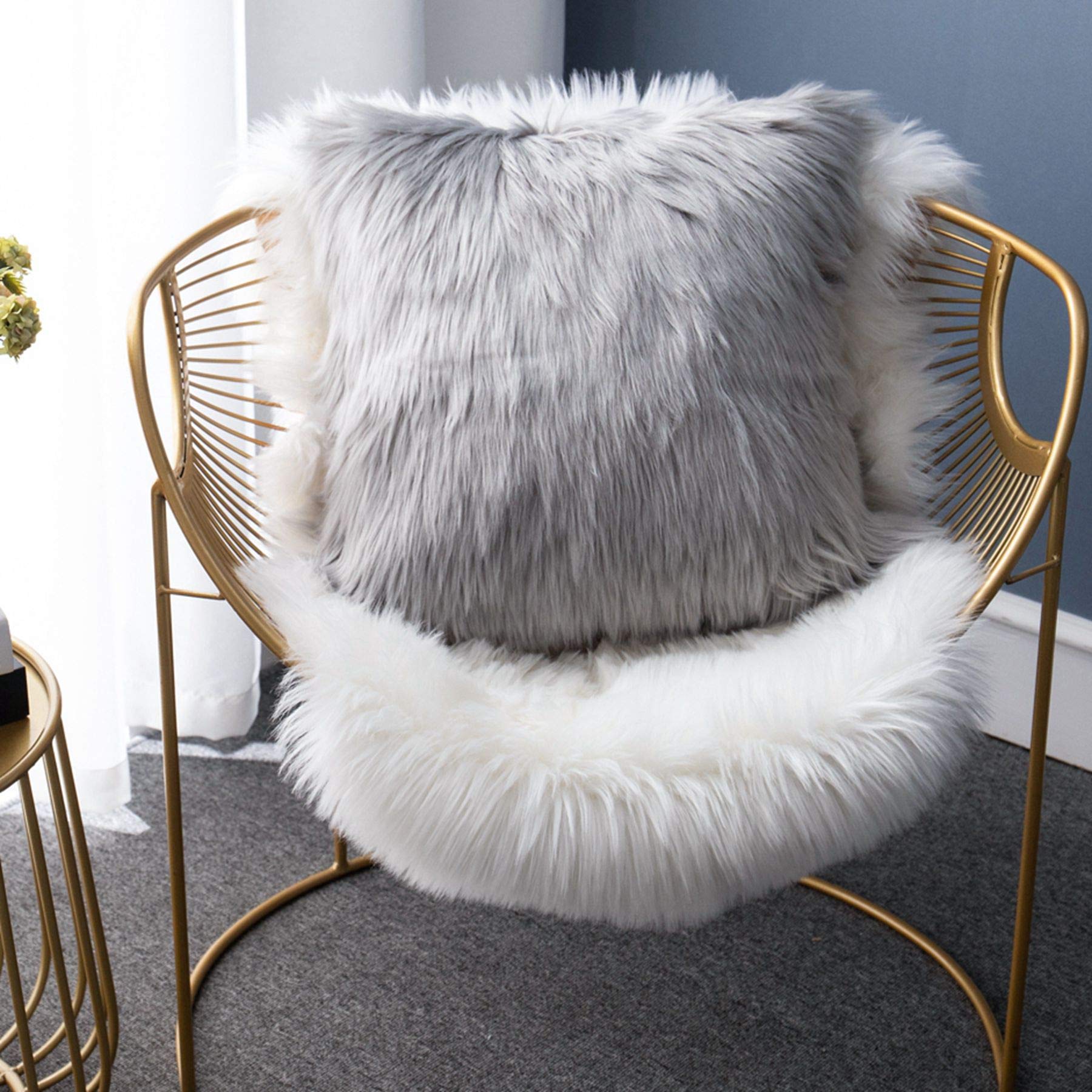 LIGICKY Luxury Series Soft Faux Fur Cushion Cover Decorative Square Plush Pillow Case Throw Pillow Cover for Couch Sofa Bed (Grey, 20 x 20 Inch)