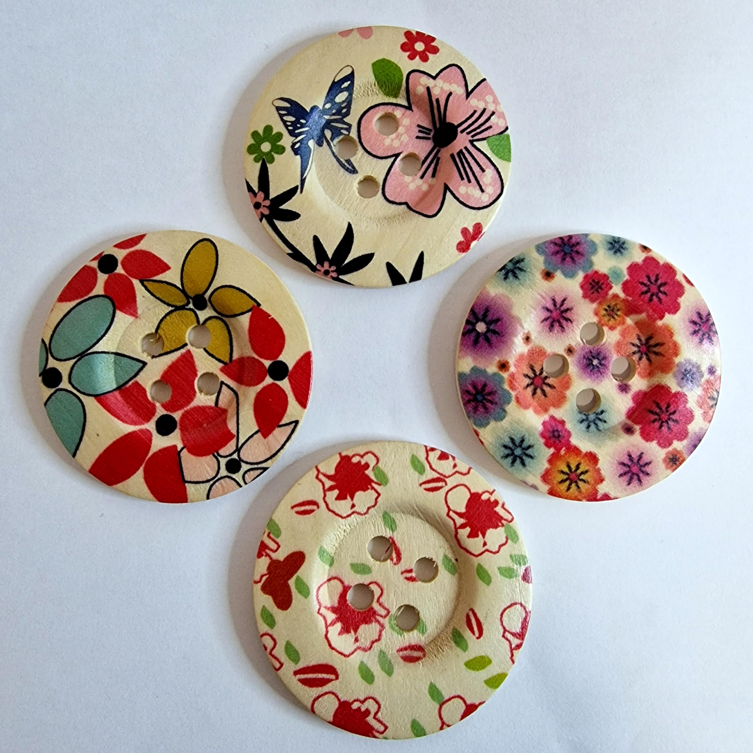 MajorCrafts® 10pcs 50mm Mixed Flower Patterns 4 Holes Large Round Wood Sewing Buttons Craft Embellishments