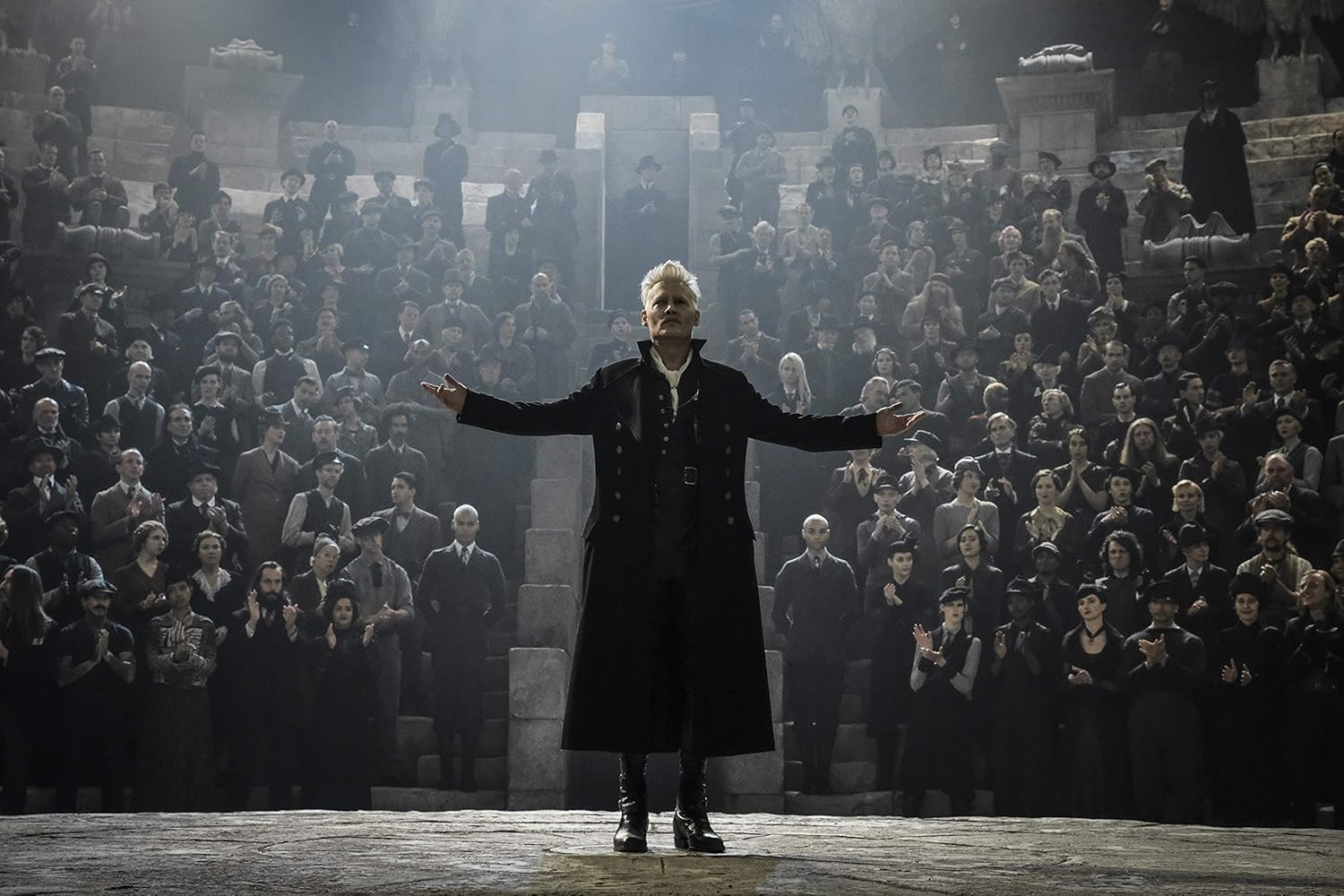 Les Animaux Fantastiques Les Crimes De Grindelwald Amazon Fr Eddie Redmayne Katherine Waterston Dan Fogler Jude Law Johnny Depp Zoe Kravitz Alison Sudol Ezra Miller Brontis Jodorowsky David Yates Eddie Redmayne Katherine