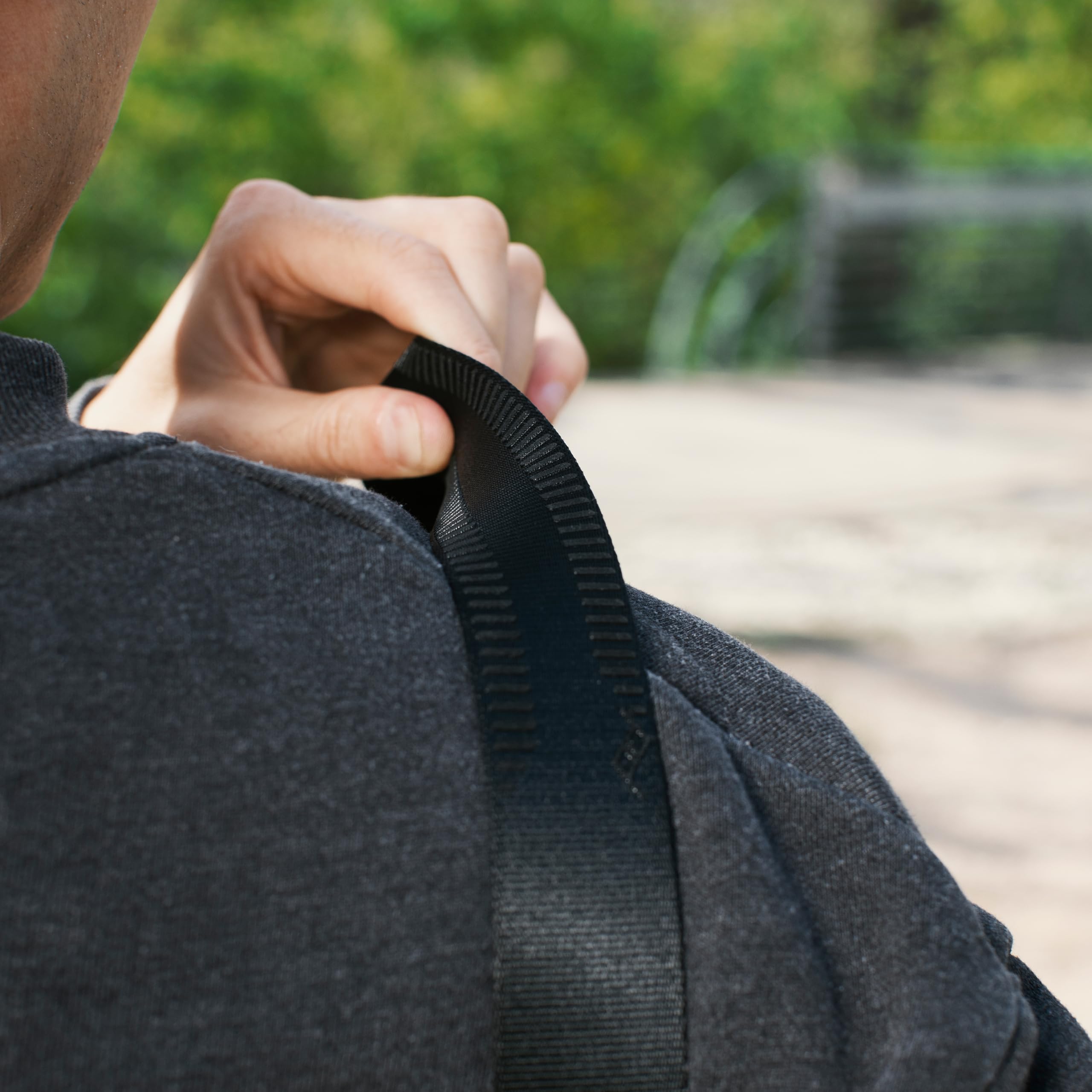 Peak Design Slide Lite Camera Strap, Black, Configurable as a Sling, Neck or Shoulder Strap, Quick Release and Connection, Smooth and Grippy Side, Camera Straps for Photographers, 200 lb Capacity