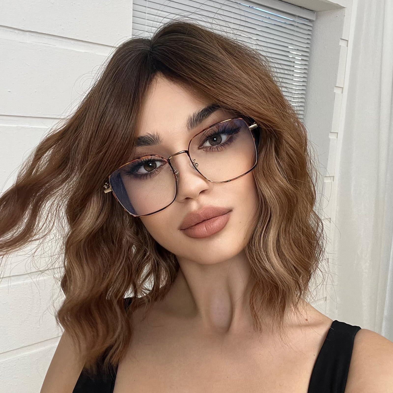 WOKESTAR Bob Curly Wig with Fringe, Short Synthetic Wavy Wigs for Women Ombre Brown Color — image 1