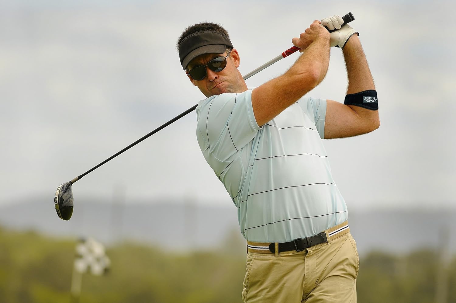 Simien Tennis Elbow Brace (2-Count), Tennis & Golfer's Elbow Pain Relief with Compression Pad, Wrist Sweatband and E-Book: Sports & Outdoors