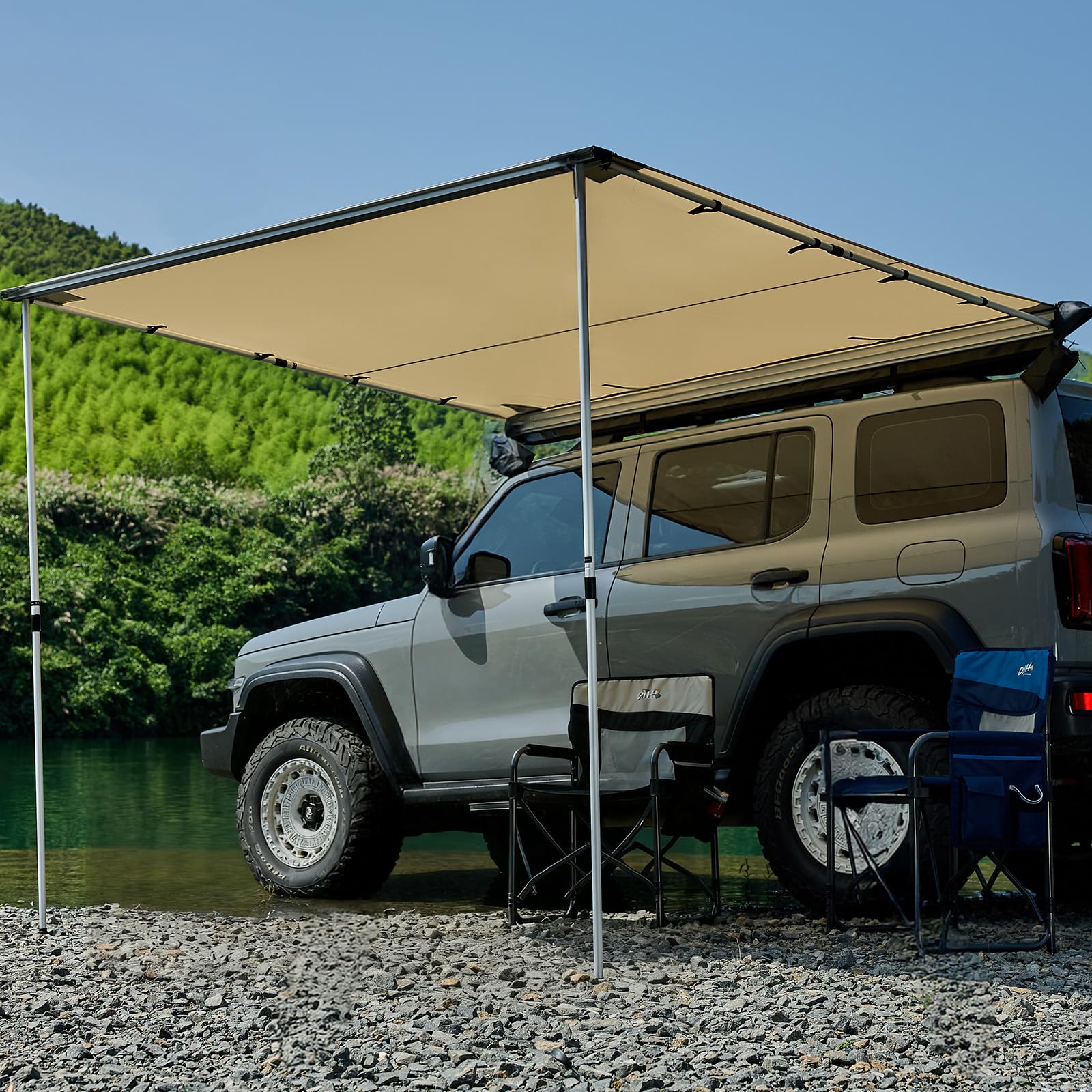 Photo 1 of Vehicle Awning 8.2'×8.2' Roof Rack Pull-Out Sun Shade with UV Protection and Waterproof PU1000mm, Retractable Easy Up Camper Awning, Jeep/SUV/Truck/Van/RV Awning for Camping and Overland