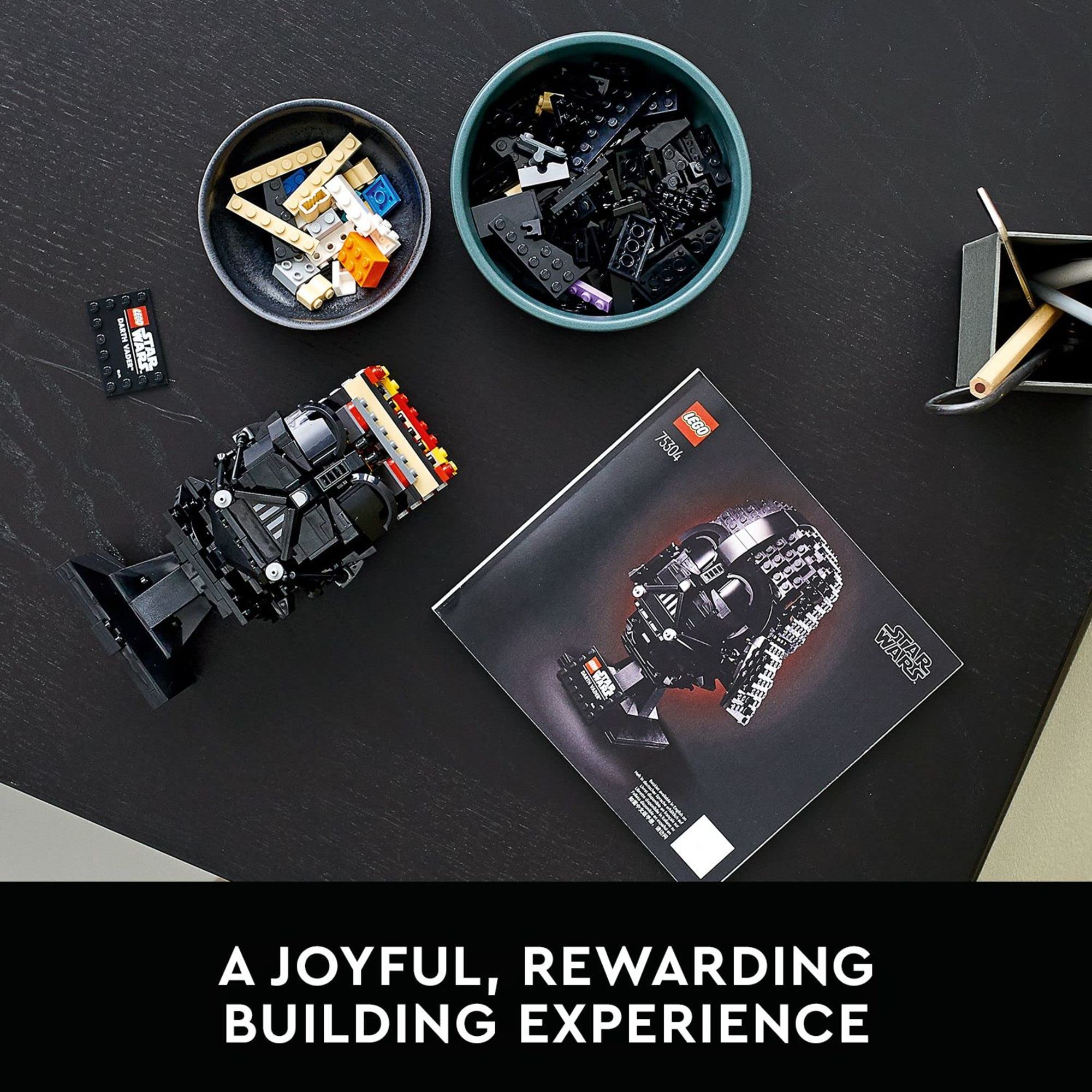 LEGO Star Wars Juego de construcción de casco de Darth Vader, kit de modelo de máscara para adultos para construir y exhibir, decoración del hogar coleccionable de Star Wars, idea de regalo para fanáticos clásicos de Star Wars, 75304