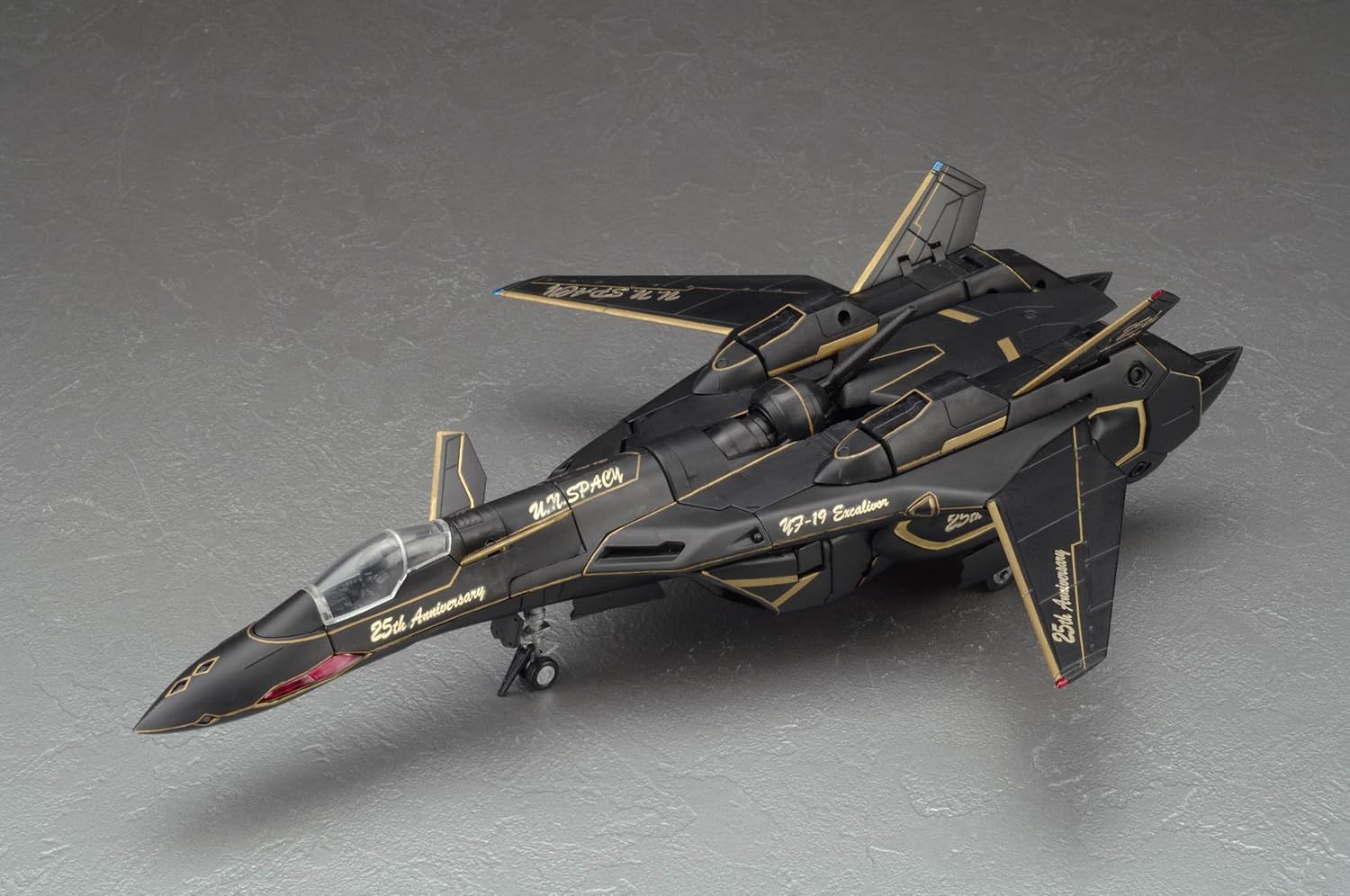 Macross Plus Yf 19 Valkyrie 25th Anniversary 1 60 Scale By Macross Amazon Com Mx Juegos Y Juguetes