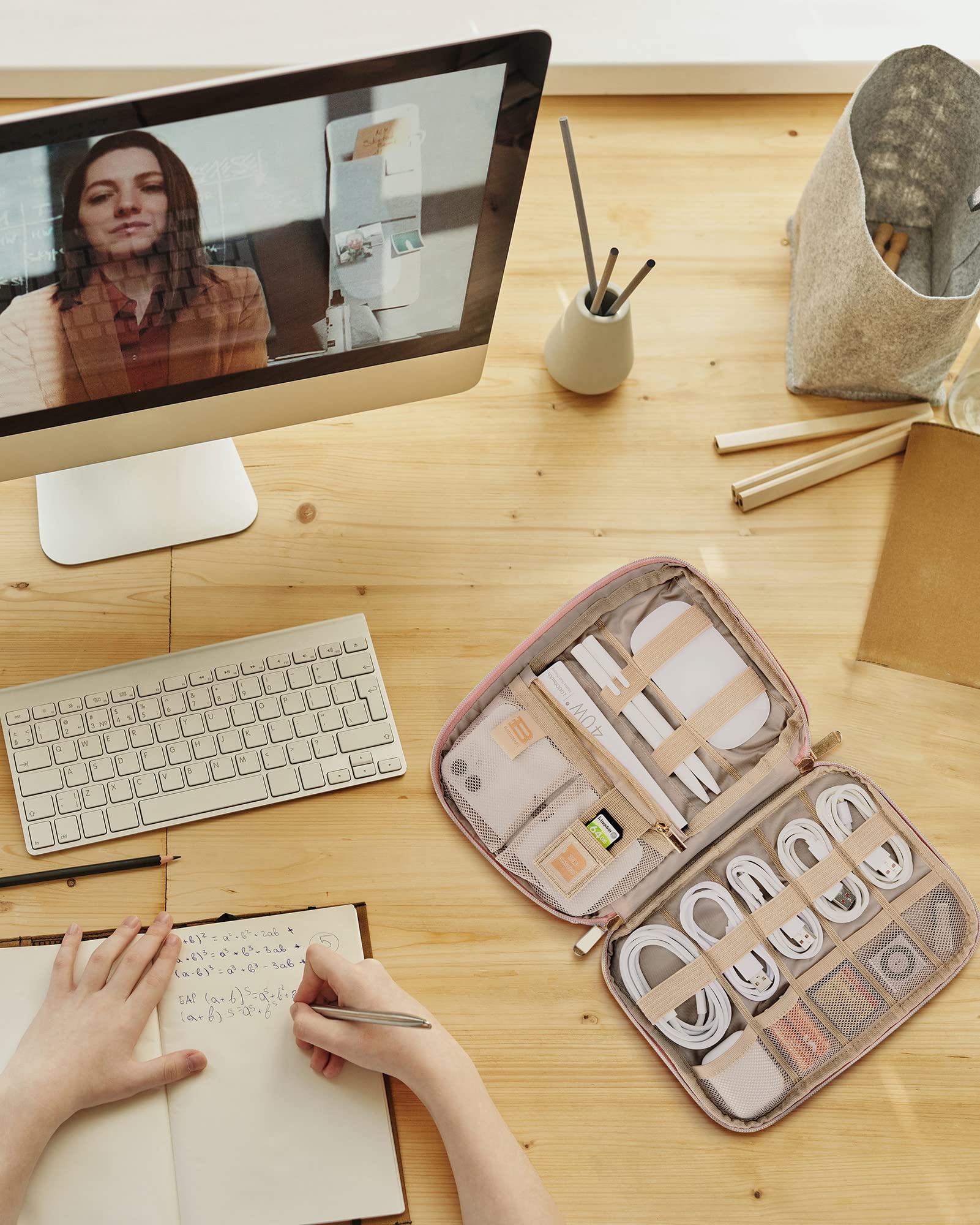 BAGSMART Electronic Organizer