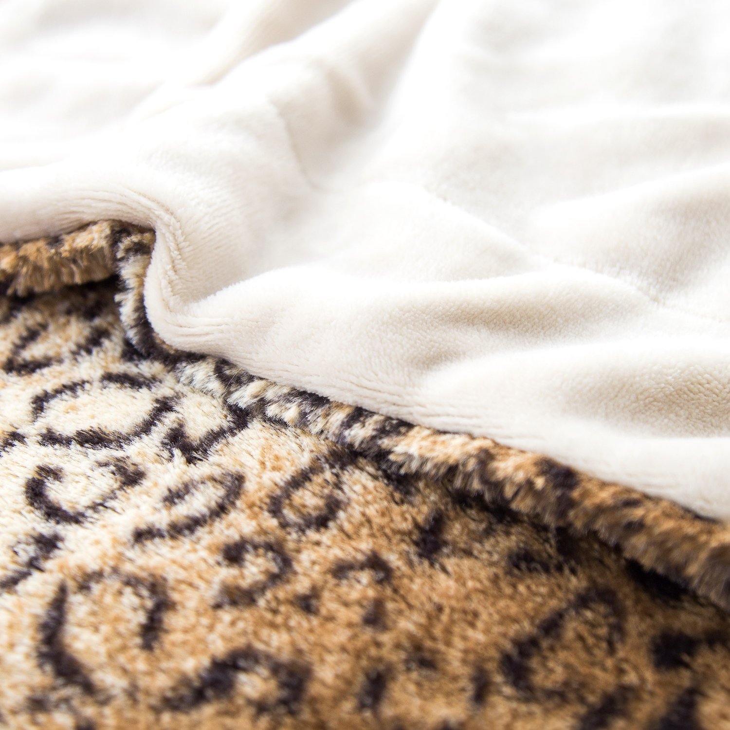 BEDSURE More than comfort Leopard Throw Blanket Brown Faux Fur Fleece Bed Throw 130 x 150cm, Soft Warm Fluffy Animal Printed Throws Decorative Blankets Reversible with Sherpa by Bedsure