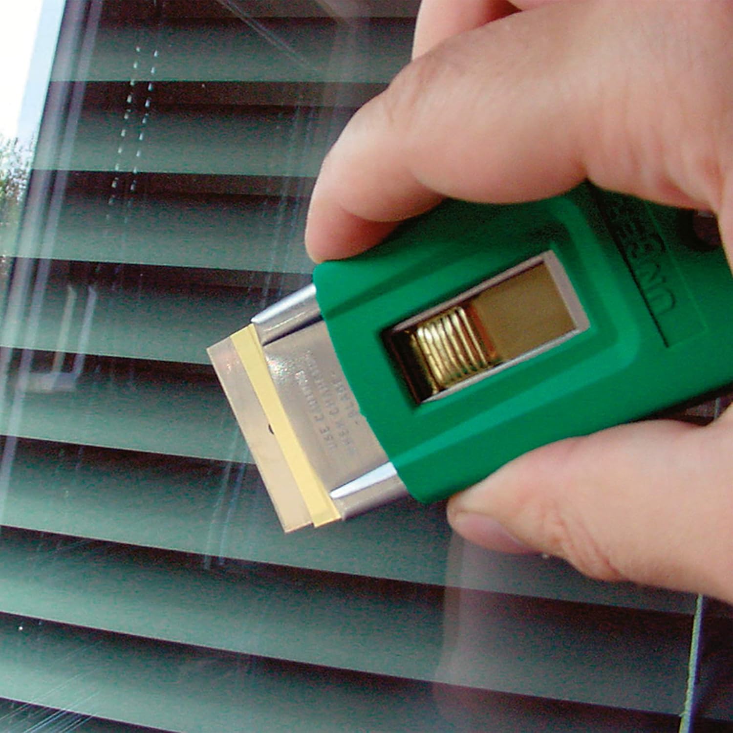 UNGER ErgoTec Window Glass Scraper - Safety Scraping Tool for Window Cleaning - Tough Dirt, Tape, Sticker & Paint Scraper for Glass - Image 4