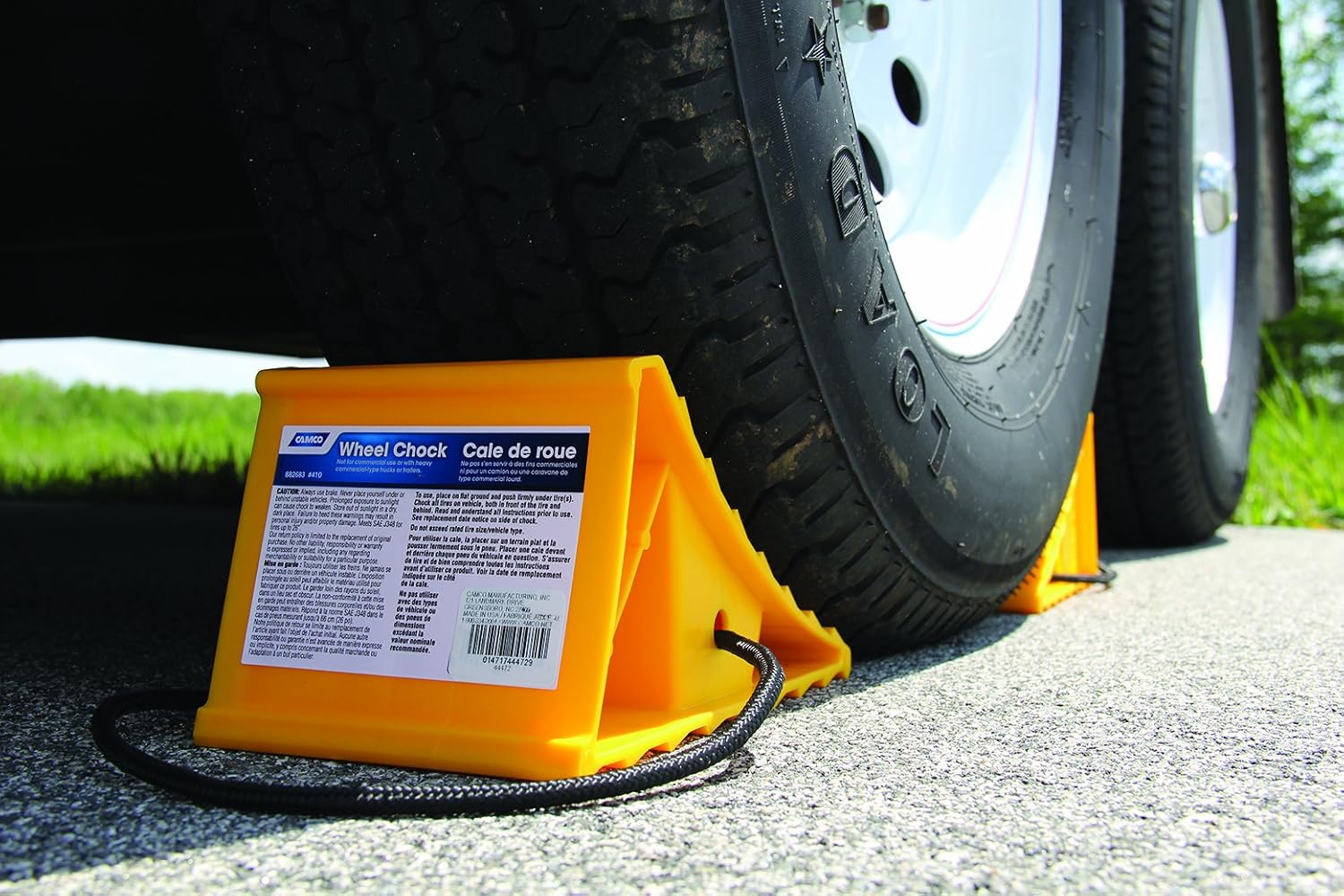 Camco Wheel Chock With Rope For Easy Removal, Helps Keep Your Trailer or RV In Place (Pack of 2) - 44471: Automotive