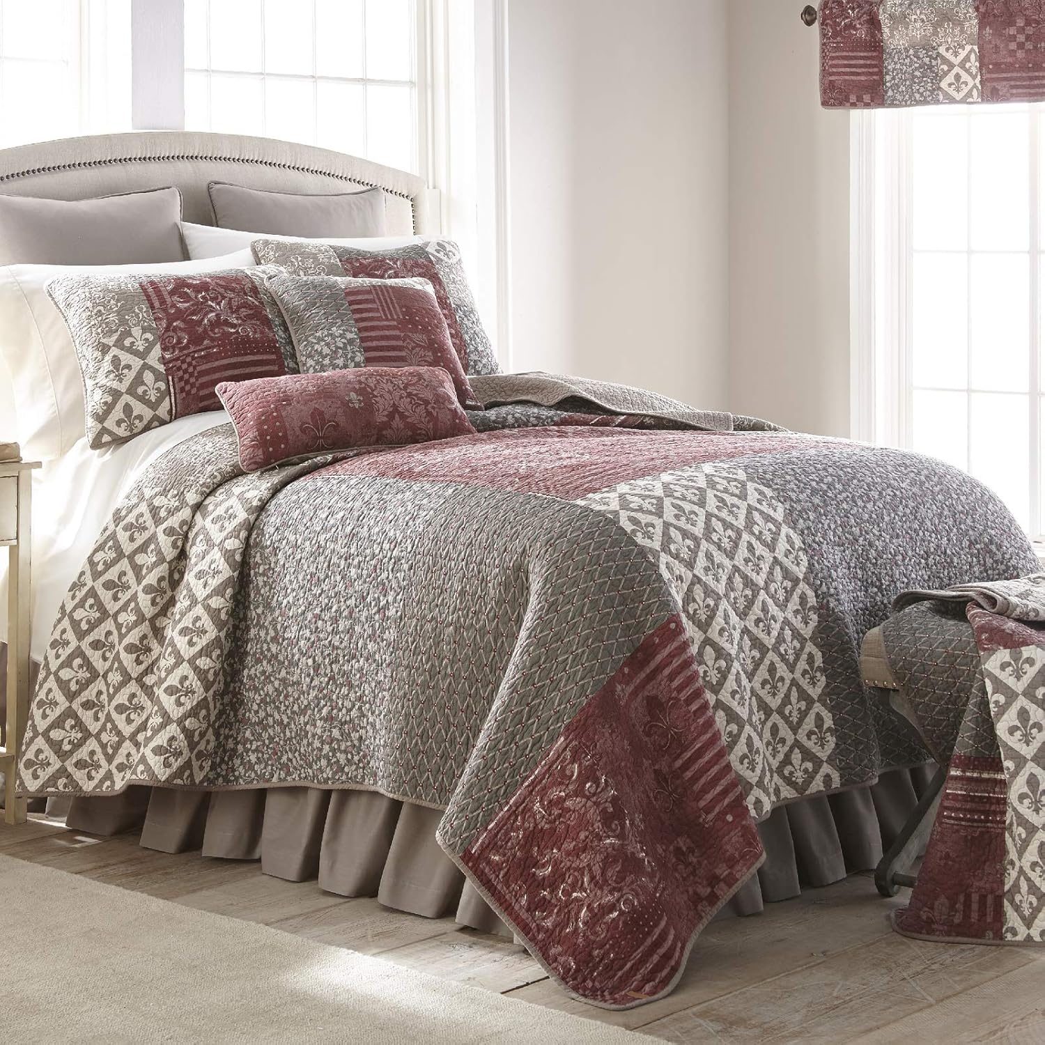 Donna Sharp Full/Queen Quilt Fleur de Lis Square